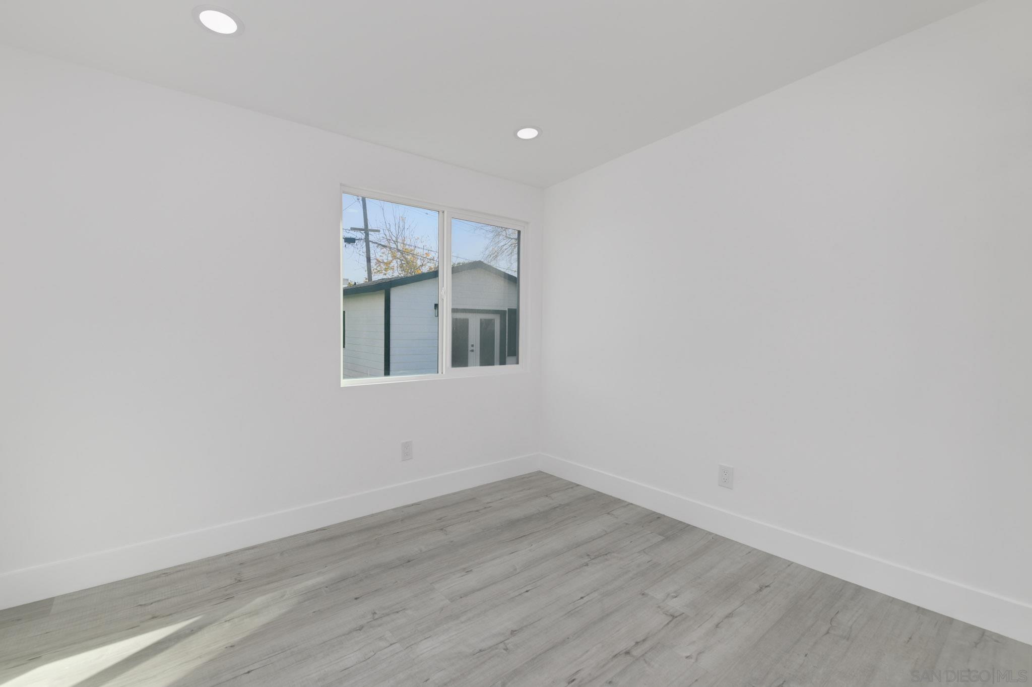 Detail Gallery Image 29 of 35 For 5465  Encina Dr, San Diego,  CA 92114 - 5 Beds | 2 Baths