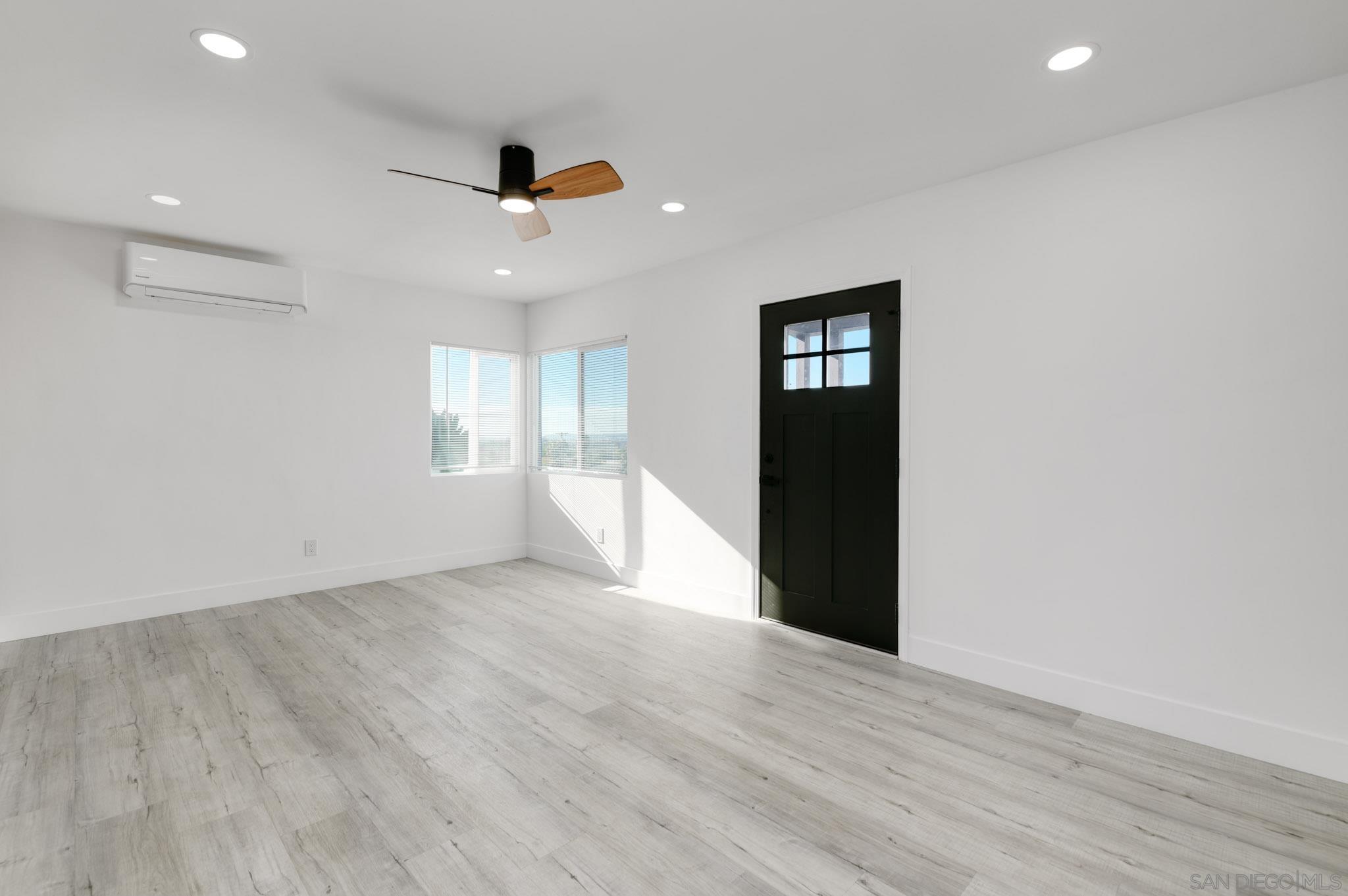 Detail Gallery Image 5 of 35 For 5465  Encina Dr, San Diego,  CA 92114 - 5 Beds | 2 Baths