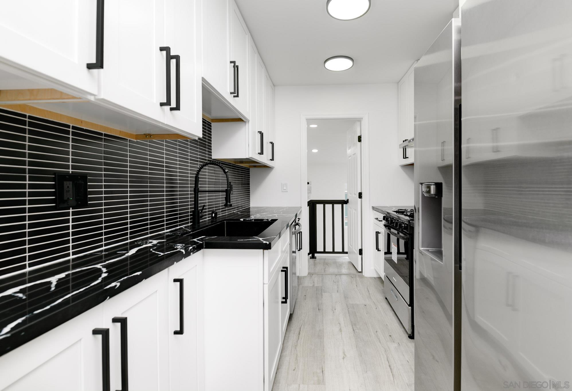 Detail Gallery Image 6 of 35 For 5465  Encina Dr, San Diego,  CA 92114 - 5 Beds | 2 Baths