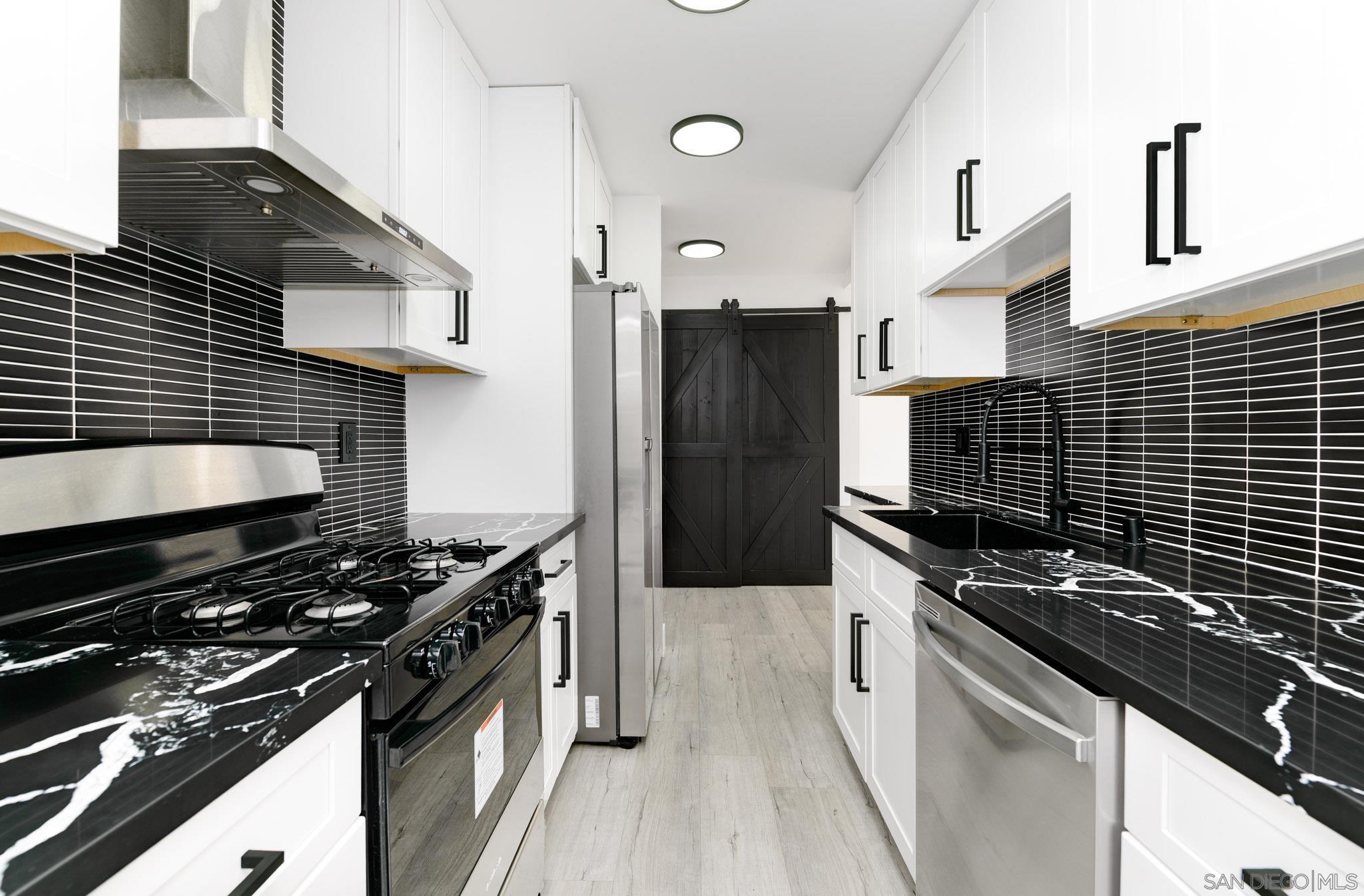 Detail Gallery Image 8 of 35 For 5465  Encina Dr, San Diego,  CA 92114 - 5 Beds | 2 Baths