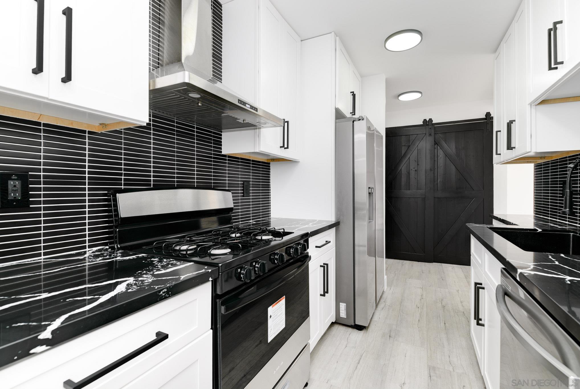 Detail Gallery Image 9 of 35 For 5465  Encina Dr, San Diego,  CA 92114 - 5 Beds | 2 Baths