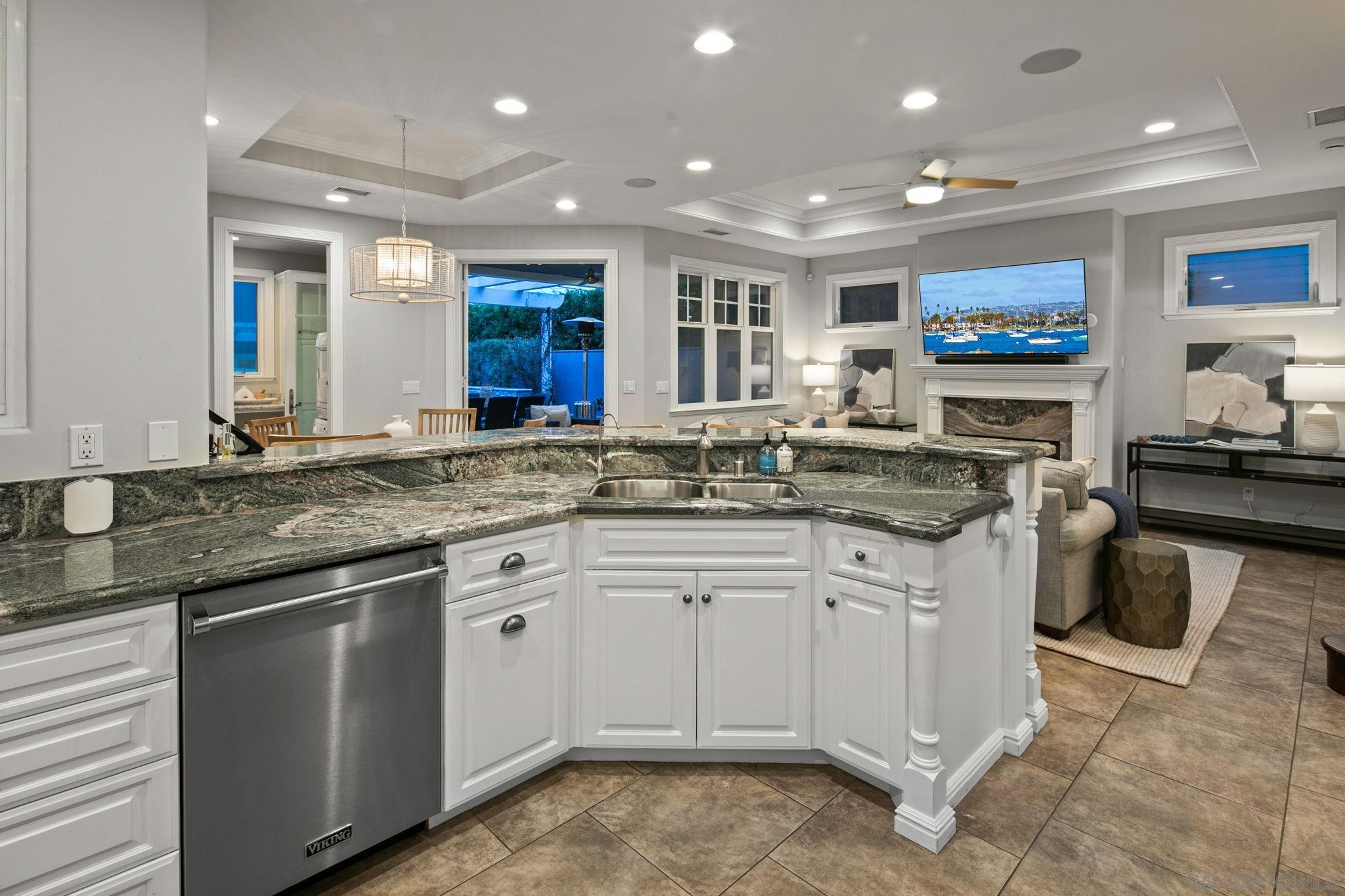 Detail Gallery Image 18 of 46 For 861  B Avenue, Coronado,  CA 92118 - 5 Beds | 3/1 Baths