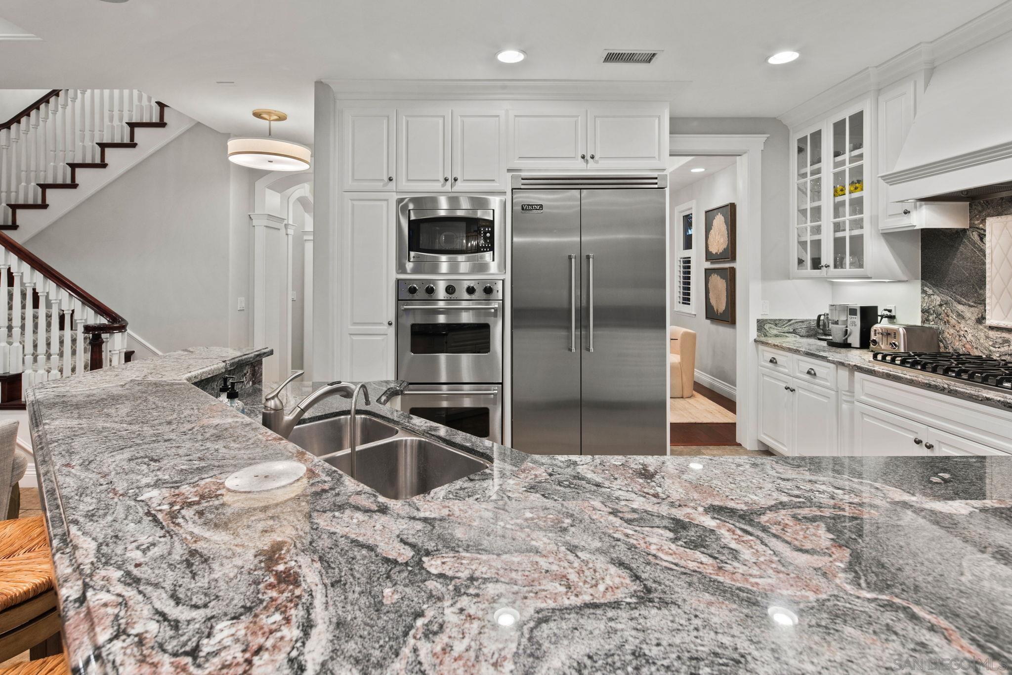 Detail Gallery Image 19 of 46 For 861  B Avenue, Coronado,  CA 92118 - 5 Beds | 3/1 Baths