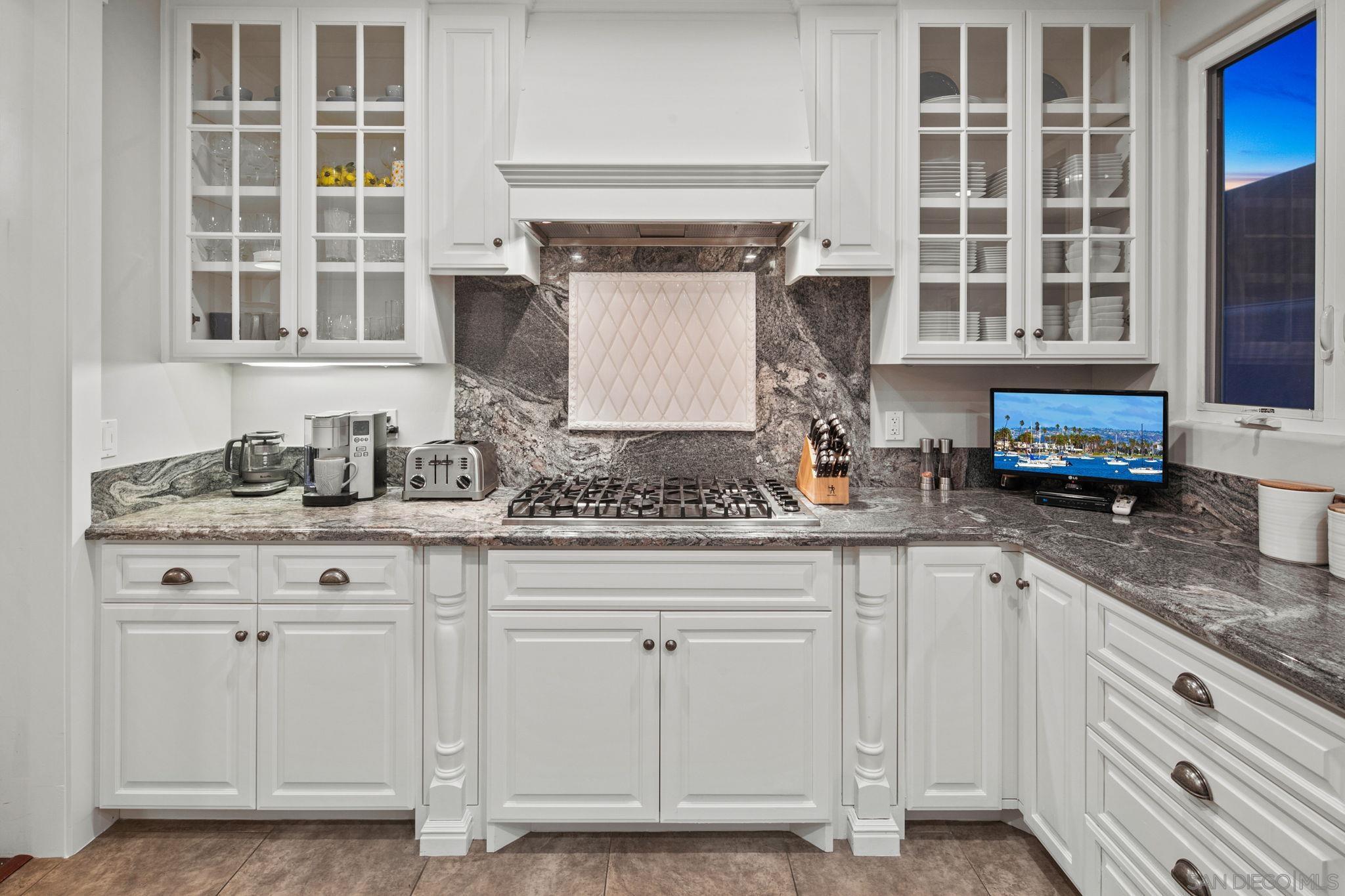 Detail Gallery Image 20 of 46 For 861  B Avenue, Coronado,  CA 92118 - 5 Beds | 3/1 Baths