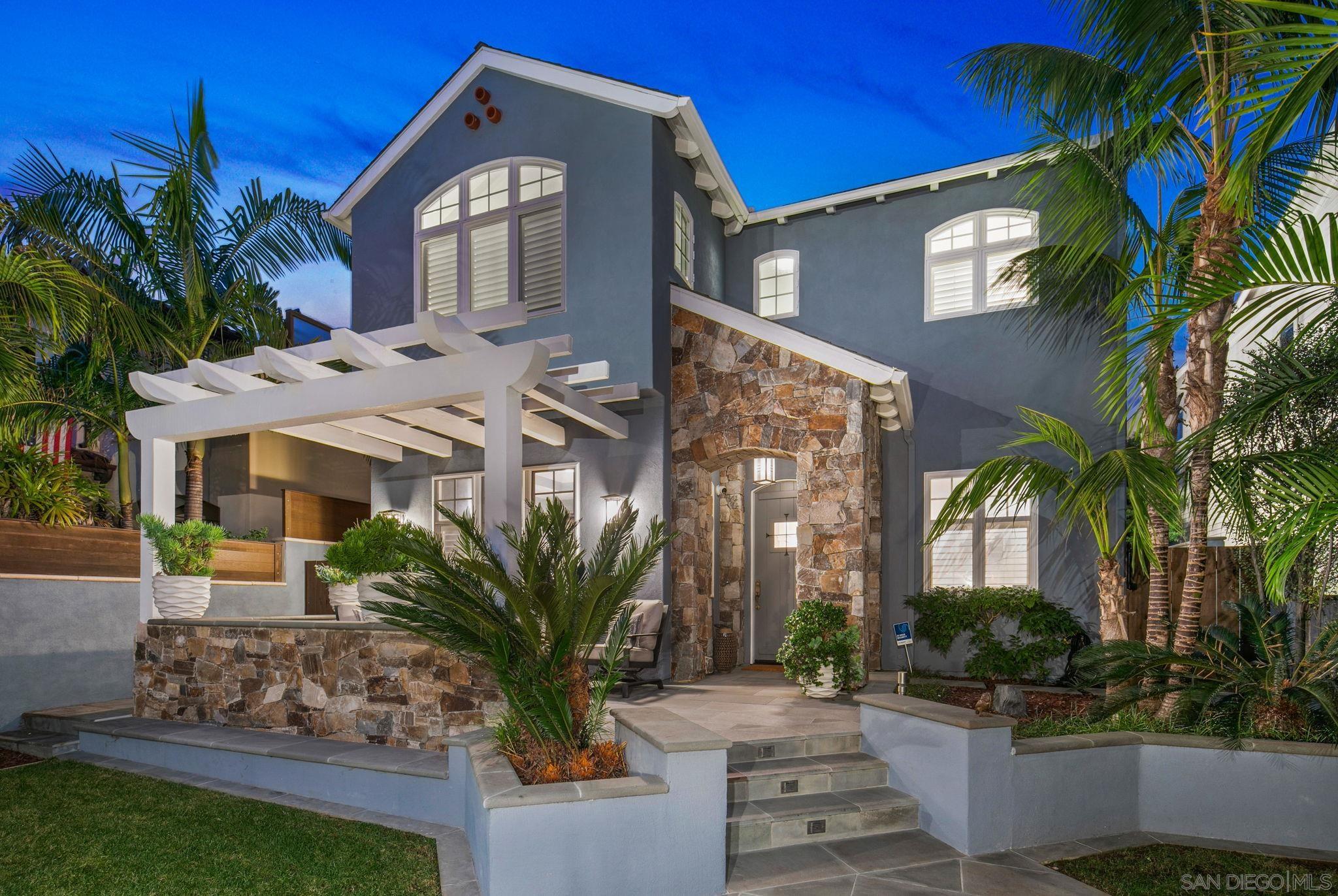 Detail Gallery Image 4 of 46 For 861  B Avenue, Coronado,  CA 92118 - 5 Beds | 3/1 Baths