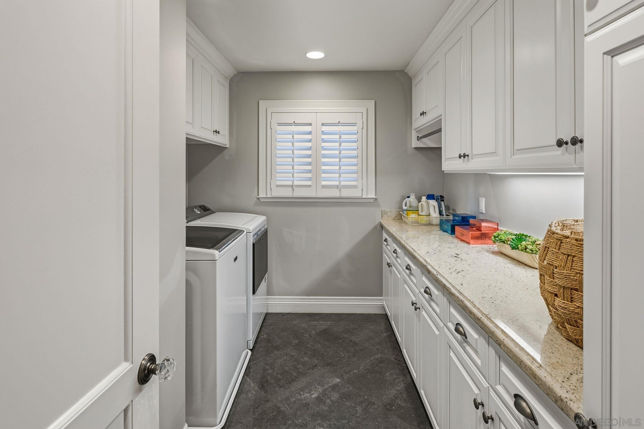 Detail Gallery Image 35 of 46 For 861  B Avenue, Coronado,  CA 92118 - 5 Beds | 3/1 Baths