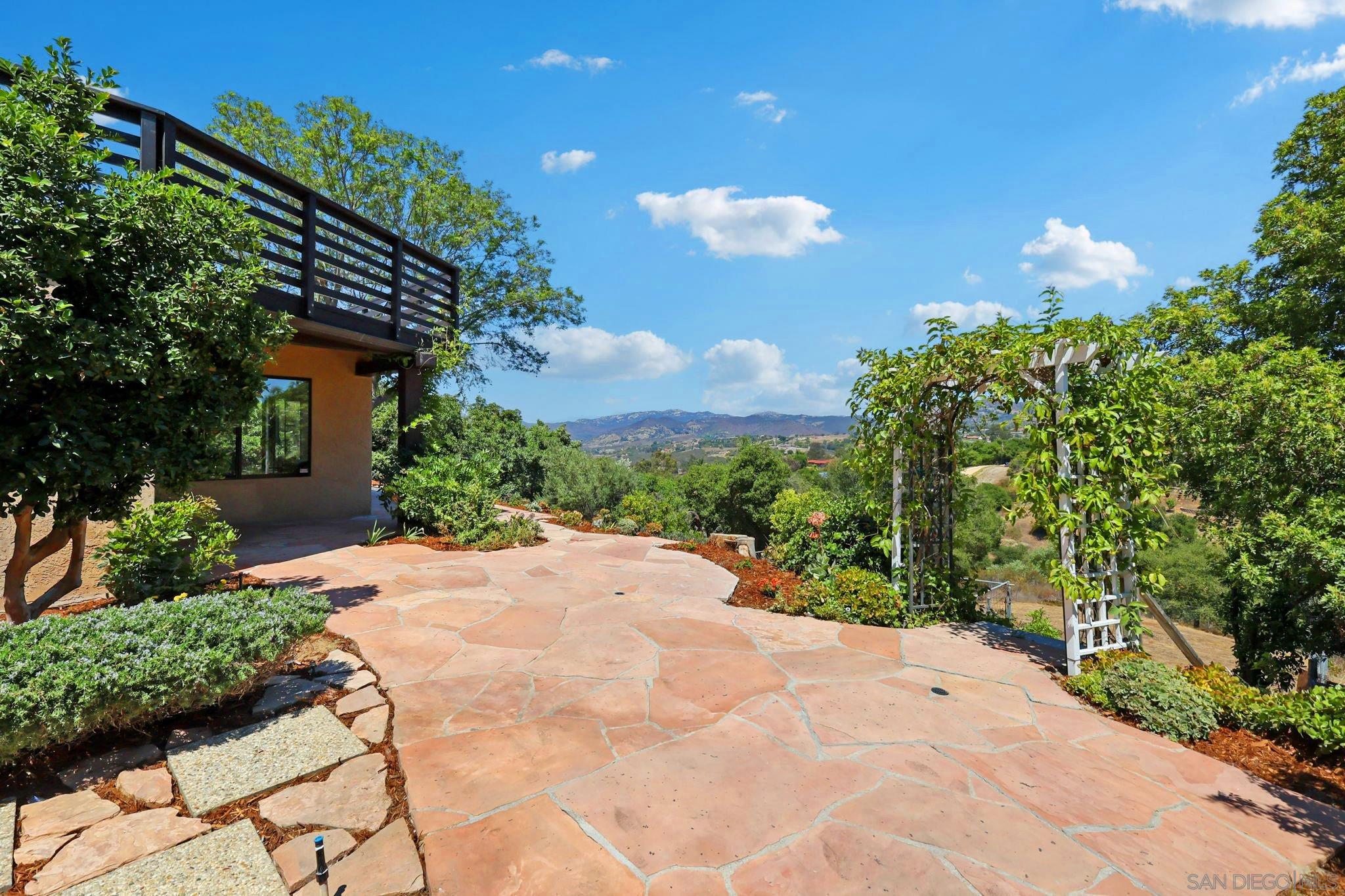 Detail Gallery Image 16 of 51 For 974  via Hillview, Fallbrook,  CA 92028 - 4 Beds | 3 Baths