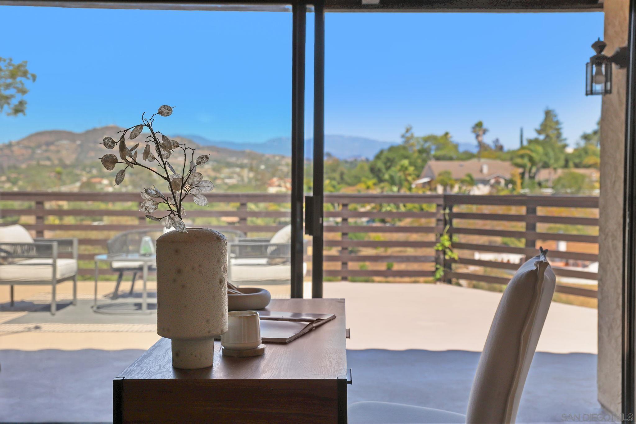 Detail Gallery Image 6 of 51 For 974  via Hillview, Fallbrook,  CA 92028 - 4 Beds | 3 Baths