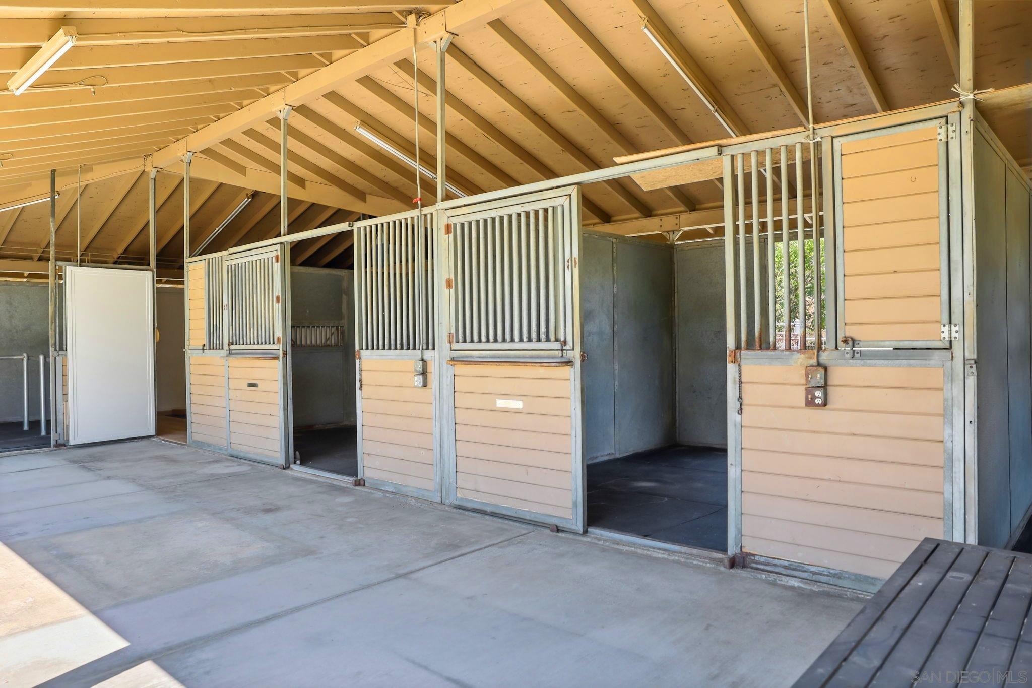 Detail Gallery Image 8 of 51 For 974  via Hillview, Fallbrook,  CA 92028 - 4 Beds | 3 Baths