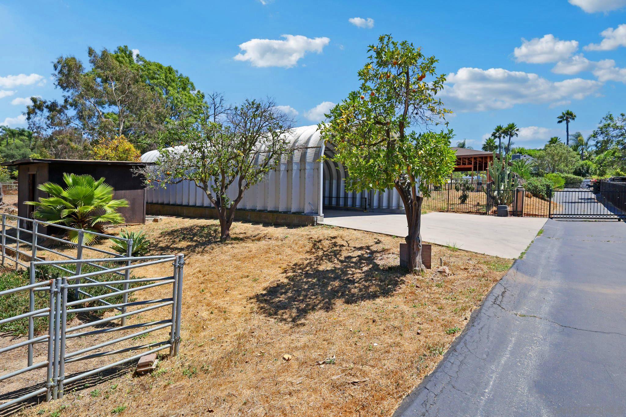 Detail Gallery Image 9 of 51 For 974  via Hillview, Fallbrook,  CA 92028 - 4 Beds | 3 Baths