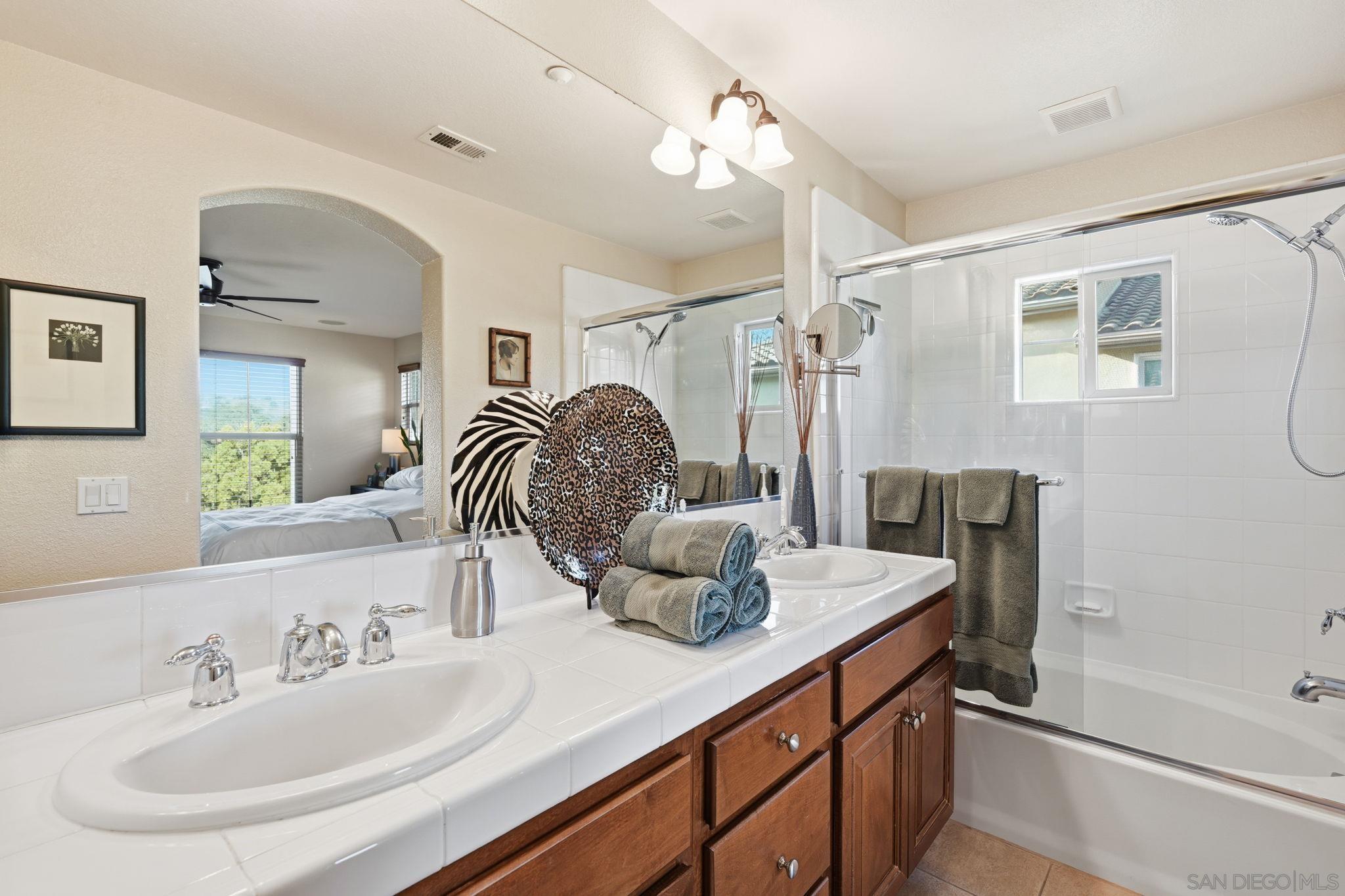 Detail Gallery Image 28 of 45 For 2620  Escala Circle, San Diego,  CA 92108 - 3 Beds | 3/1 Baths