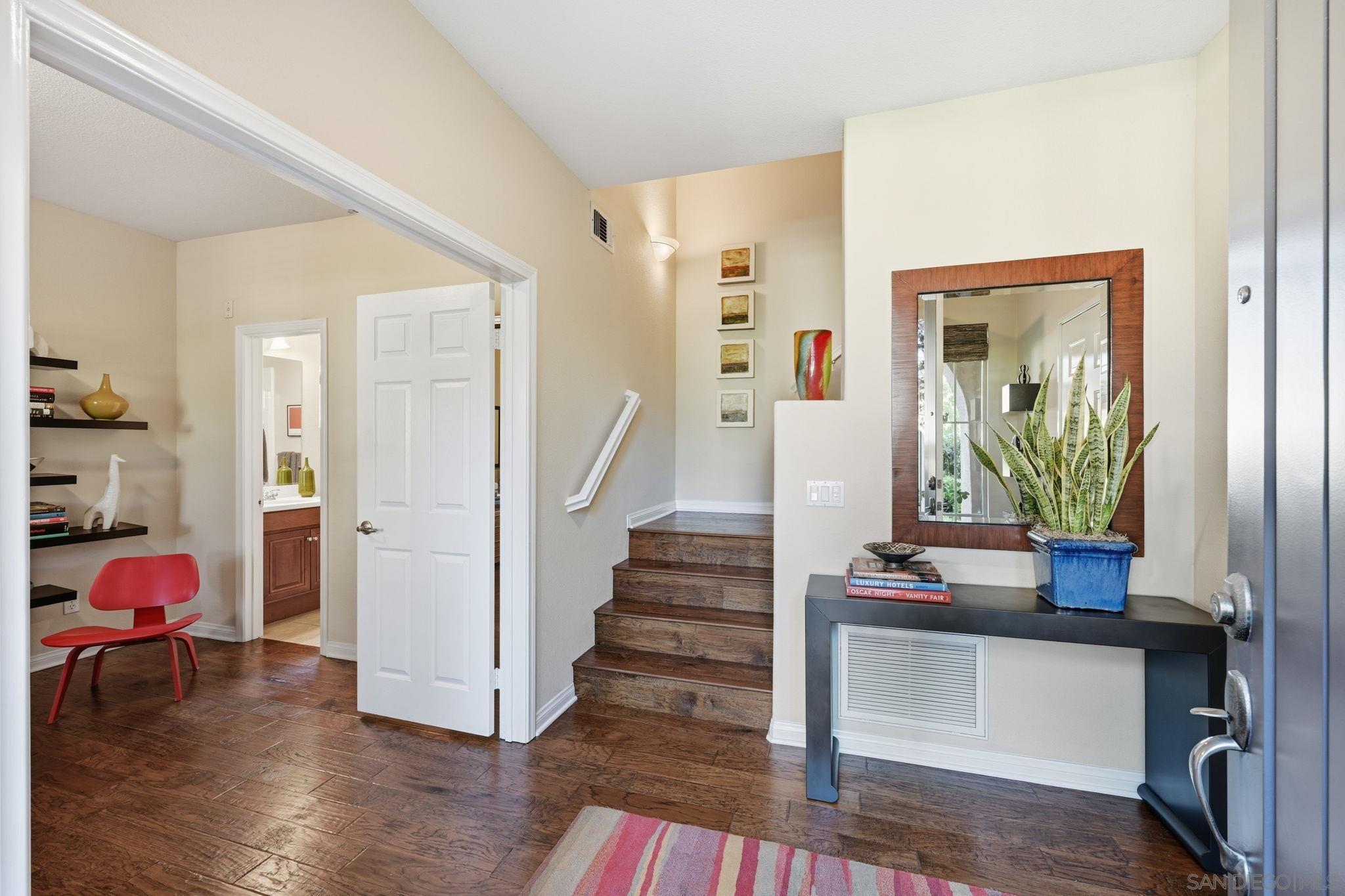 Detail Gallery Image 4 of 45 For 2620  Escala Circle, San Diego,  CA 92108 - 3 Beds | 3/1 Baths