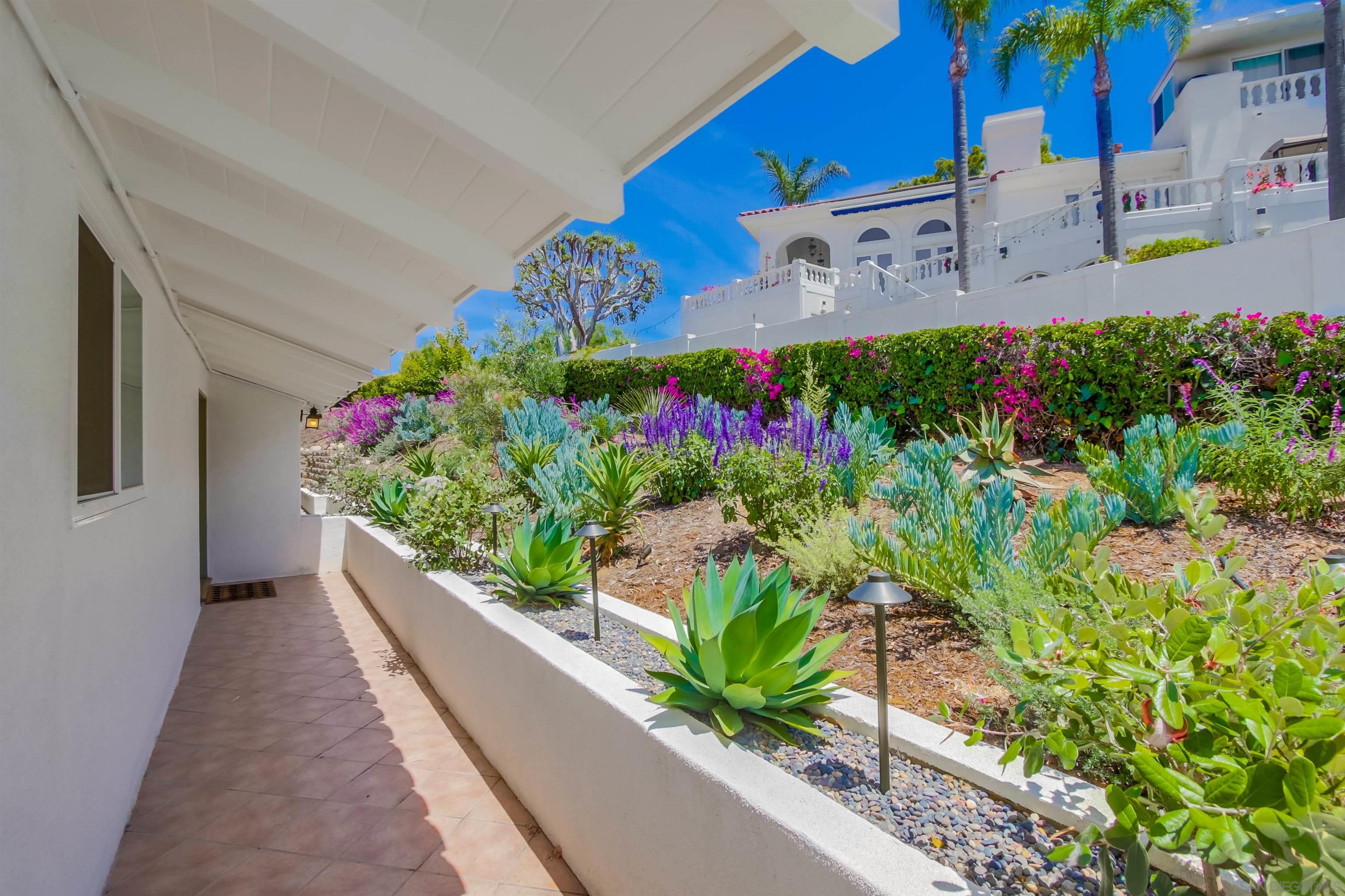 Detail Gallery Image 5 of 73 For 4242  Cosoy Way, San Diego,  CA 92103 - 4 Beds | 2 Baths