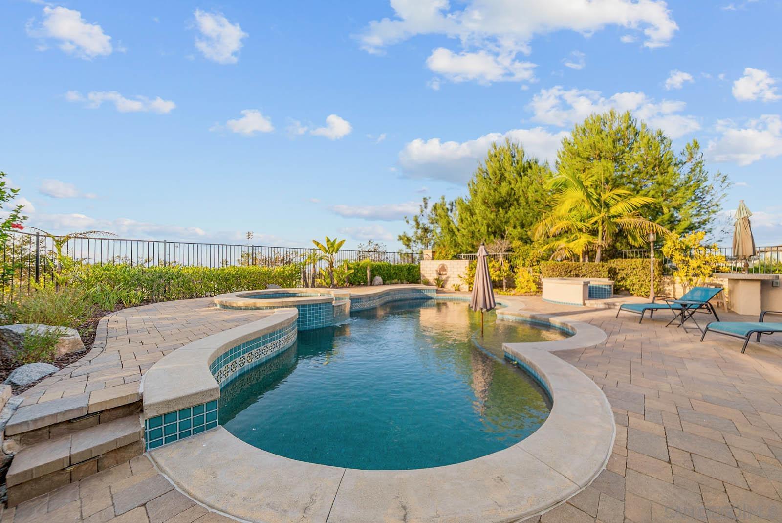 Detail Gallery Image 3 of 50 For 542  Adobe Estates Dr, Vista,  CA 92083 - 4 Beds | 2/1 Baths