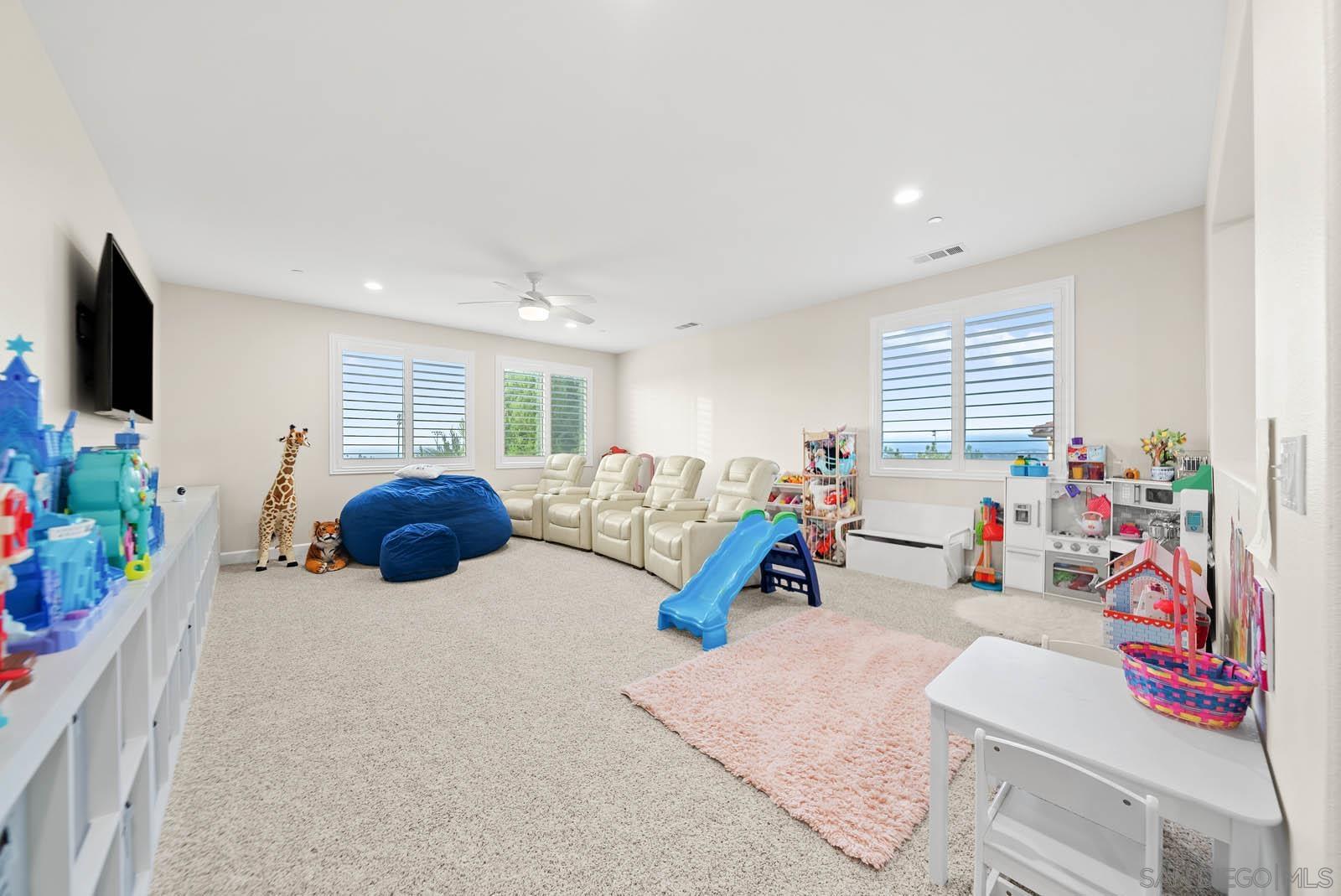 Detail Gallery Image 33 of 50 For 542  Adobe Estates Dr, Vista,  CA 92083 - 4 Beds | 2/1 Baths