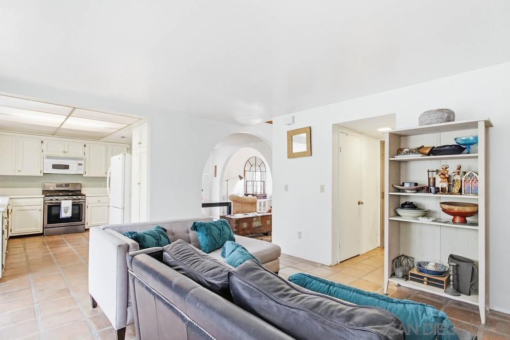 Detail Gallery Image 15 of 75 For 248  Avenida De Los Claveles, Encinitas,  CA 92024 - 4 Beds | 3/1 Baths