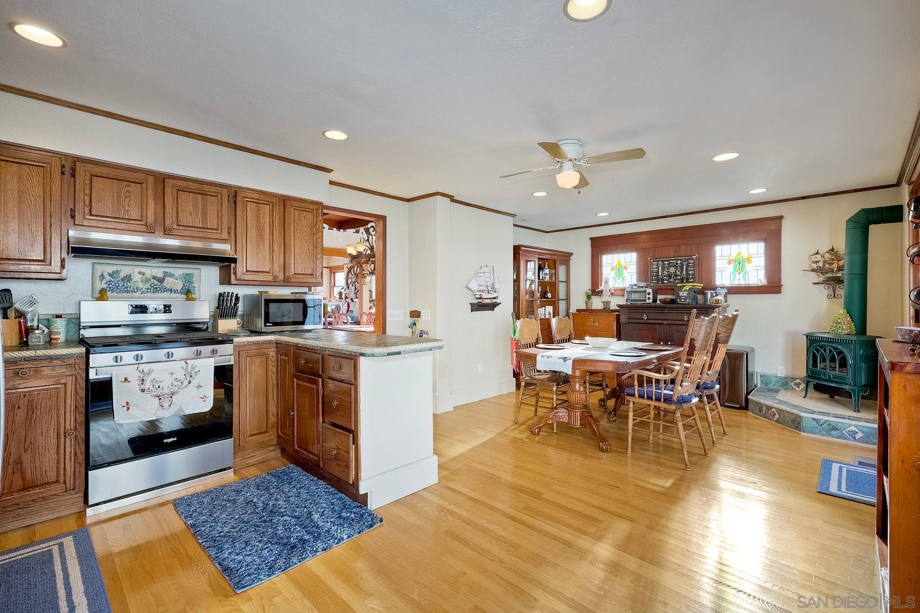 Detail Gallery Image 22 of 65 For 952  Rosecrans, San Diego,  CA 92106 - 5 Beds | 4 Baths