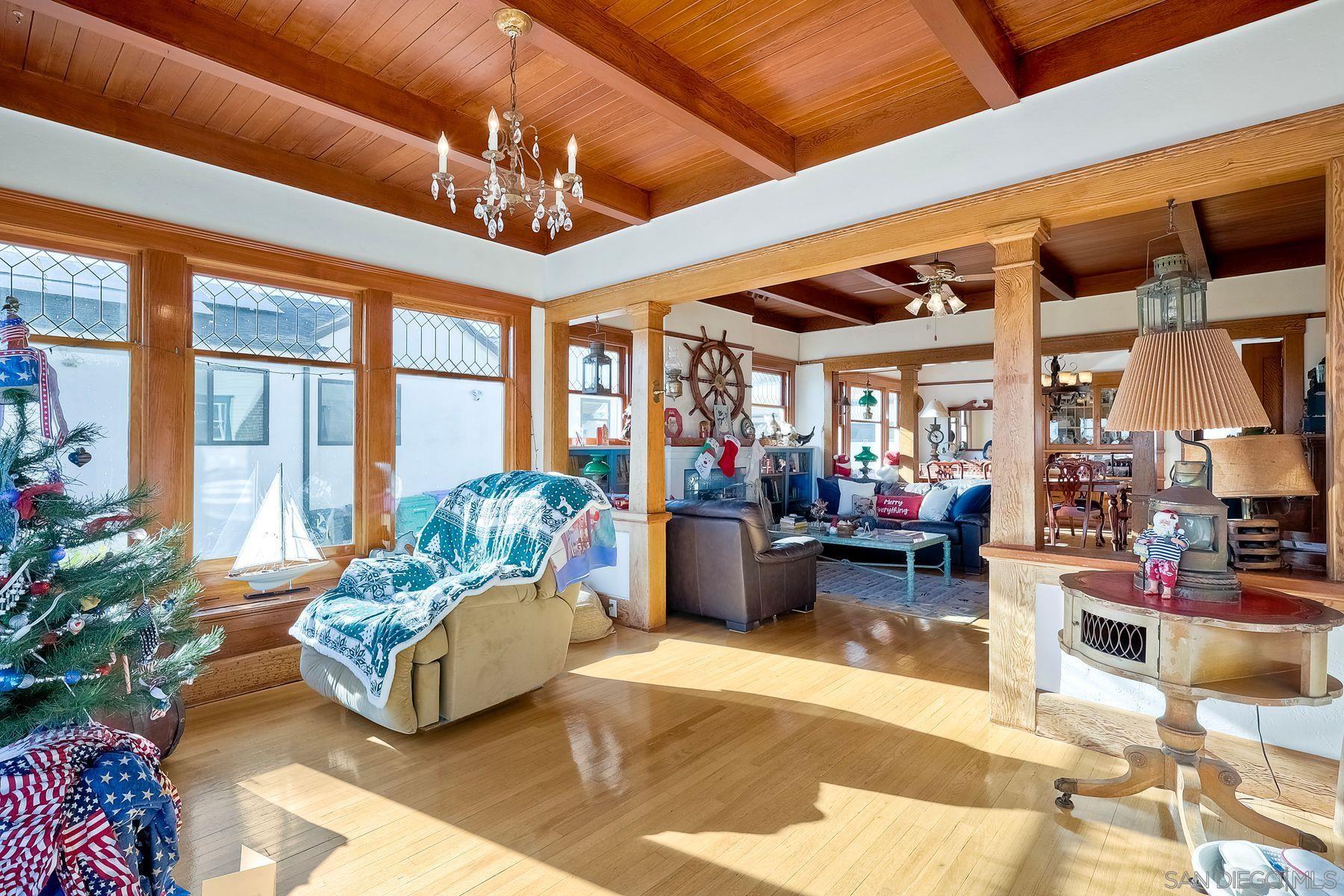 Detail Gallery Image 3 of 65 For 952  Rosecrans, San Diego,  CA 92106 - 5 Beds | 4 Baths