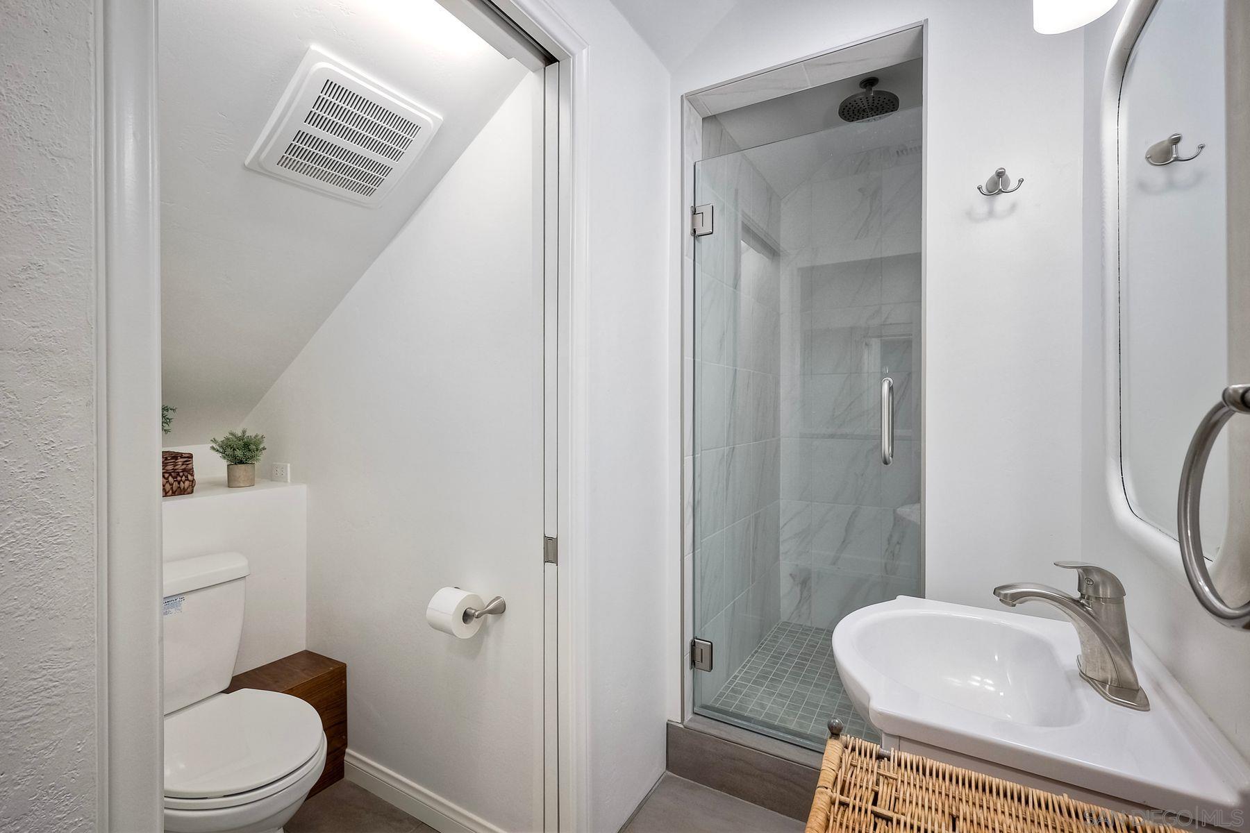 Detail Gallery Image 39 of 65 For 952  Rosecrans, San Diego,  CA 92106 - 5 Beds | 4 Baths