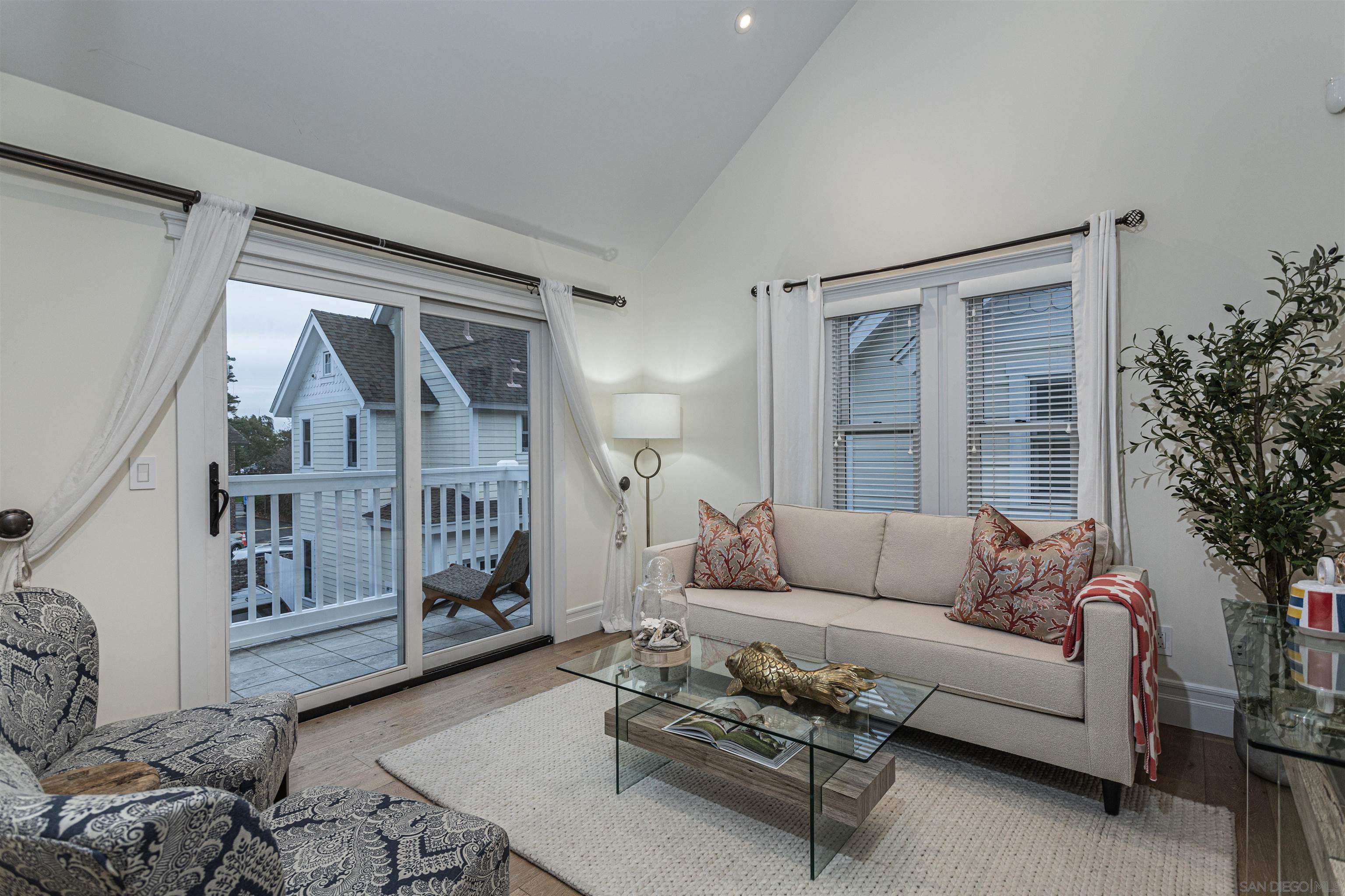 Detail Gallery Image 12 of 31 For 1004  10th St, Coronado,  CA 92118 - 4 Beds | 3 Baths