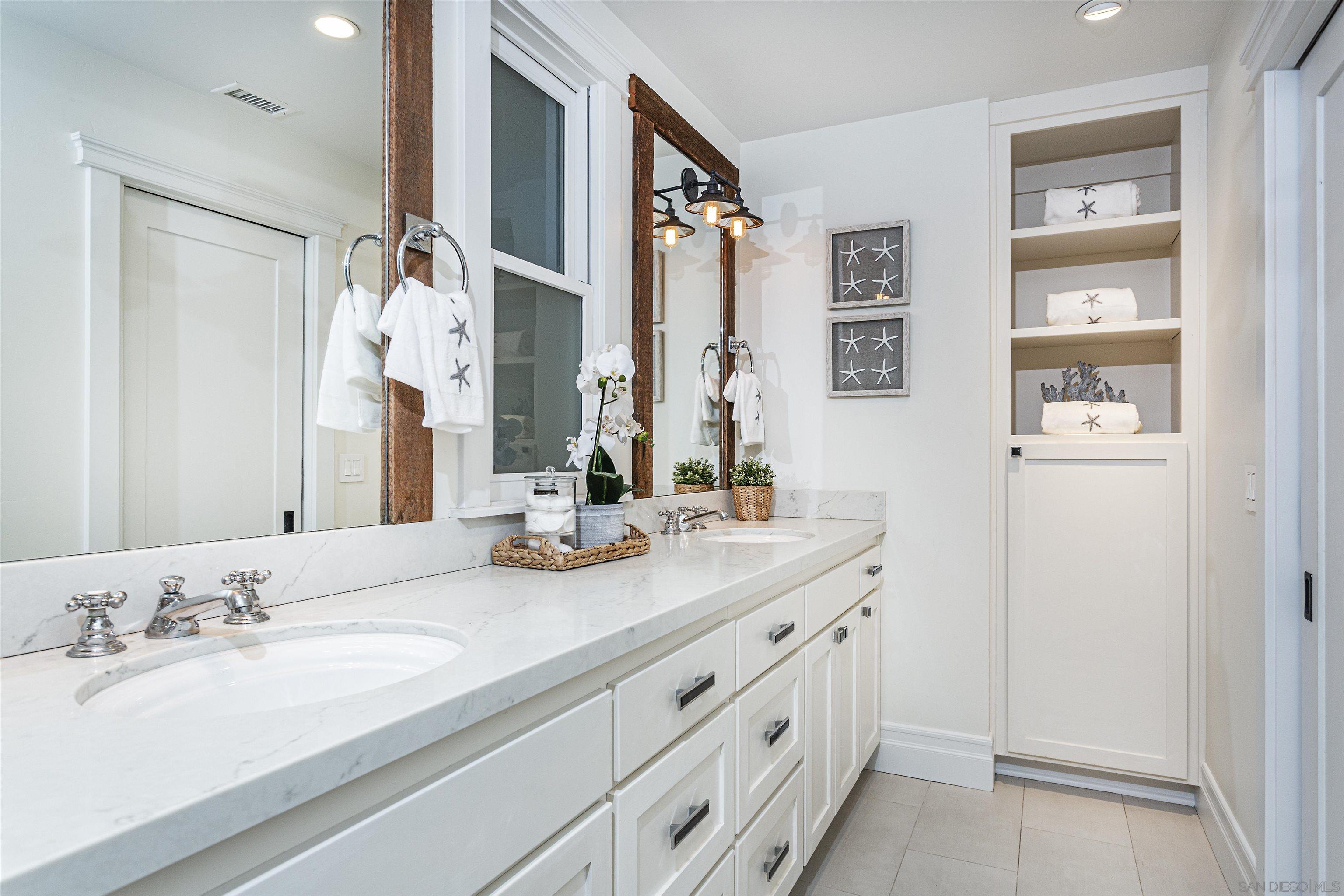 Detail Gallery Image 14 of 31 For 1004  10th St, Coronado,  CA 92118 - 4 Beds | 3 Baths