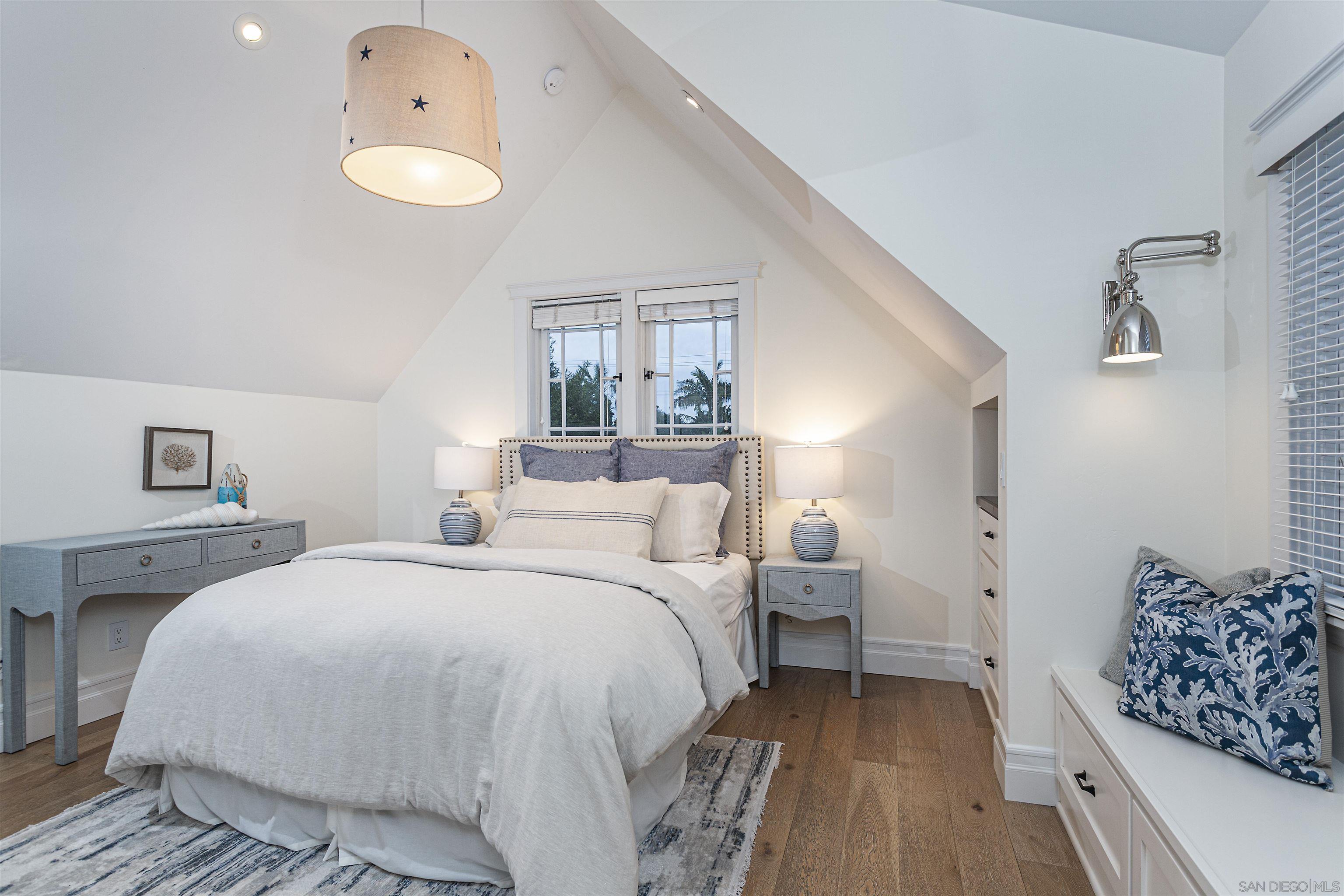 Detail Gallery Image 16 of 31 For 1004  10th St, Coronado,  CA 92118 - 4 Beds | 3 Baths