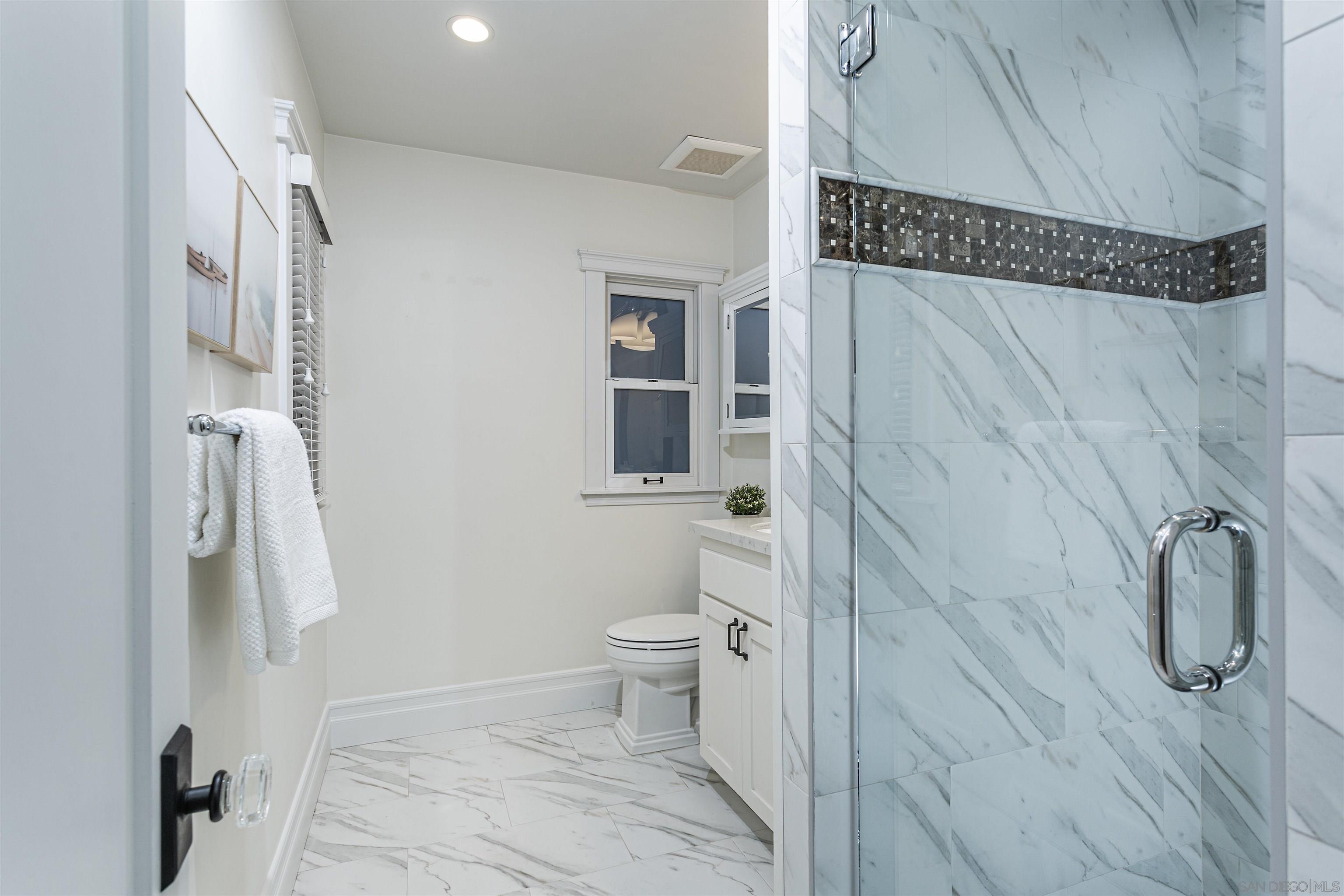 Detail Gallery Image 19 of 31 For 1004  10th St, Coronado,  CA 92118 - 4 Beds | 3 Baths