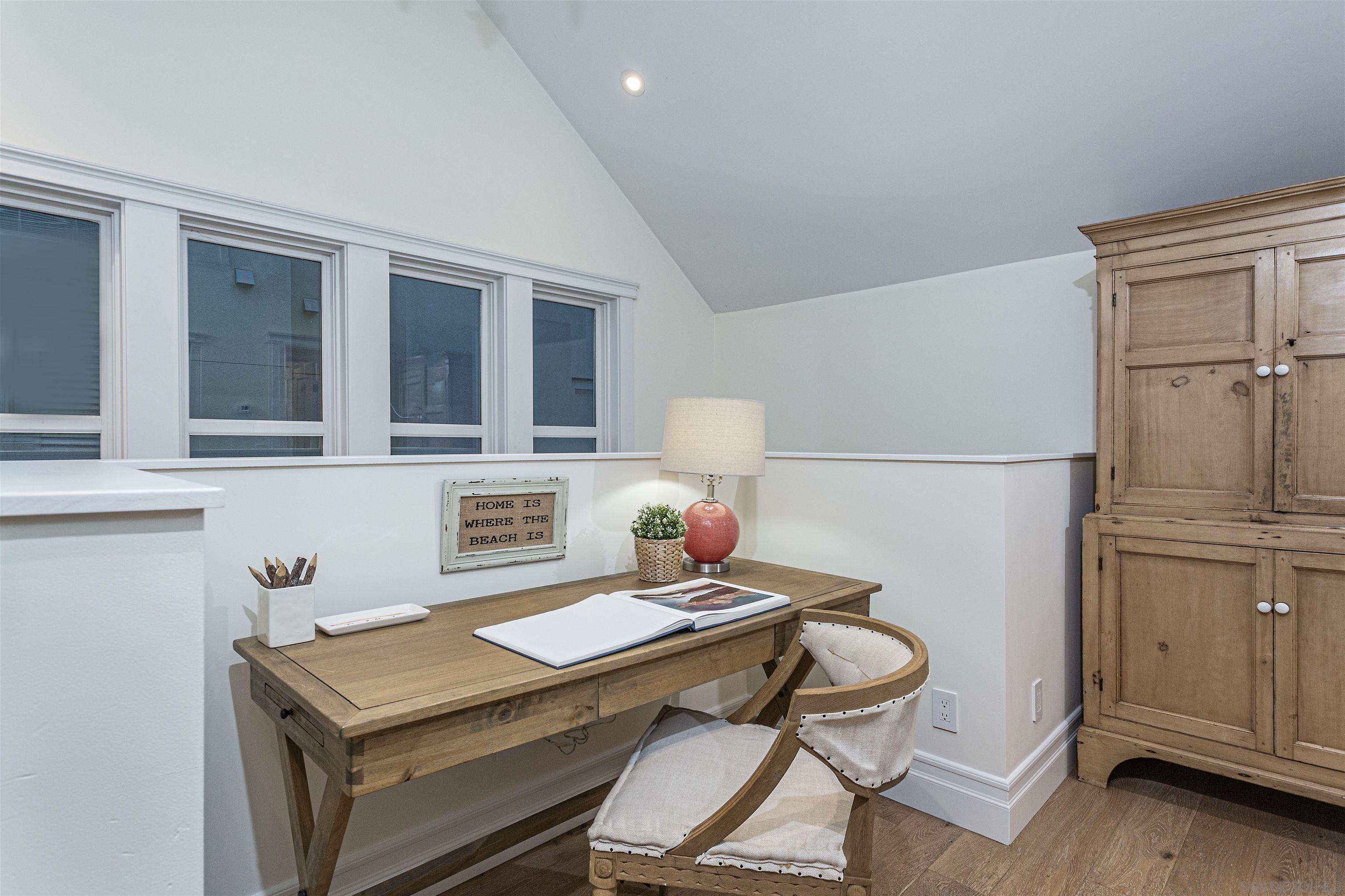 Detail Gallery Image 21 of 31 For 1004  10th St, Coronado,  CA 92118 - 4 Beds | 3 Baths