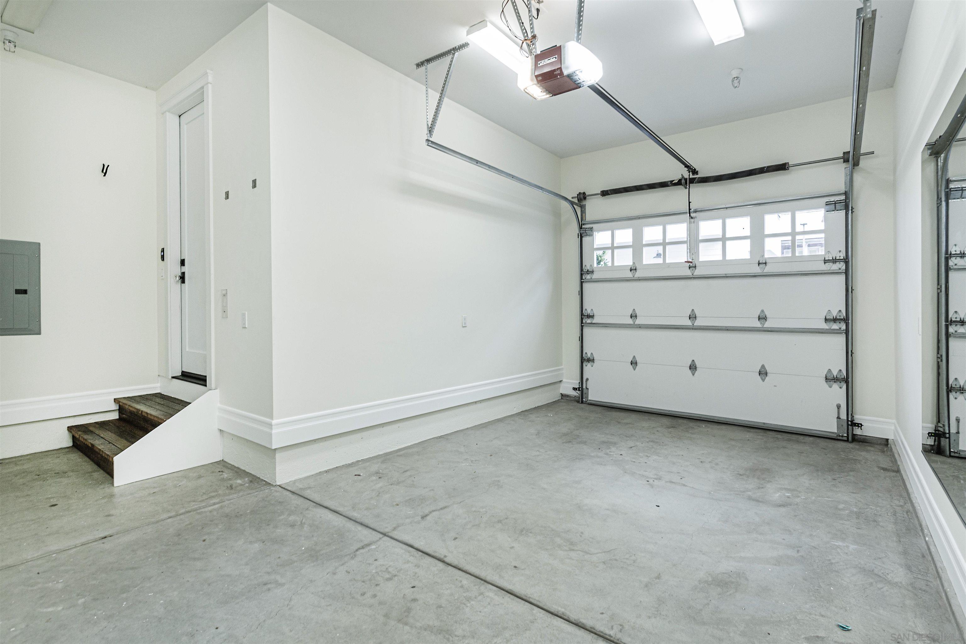 Detail Gallery Image 26 of 31 For 1004  10th St, Coronado,  CA 92118 - 4 Beds | 3 Baths