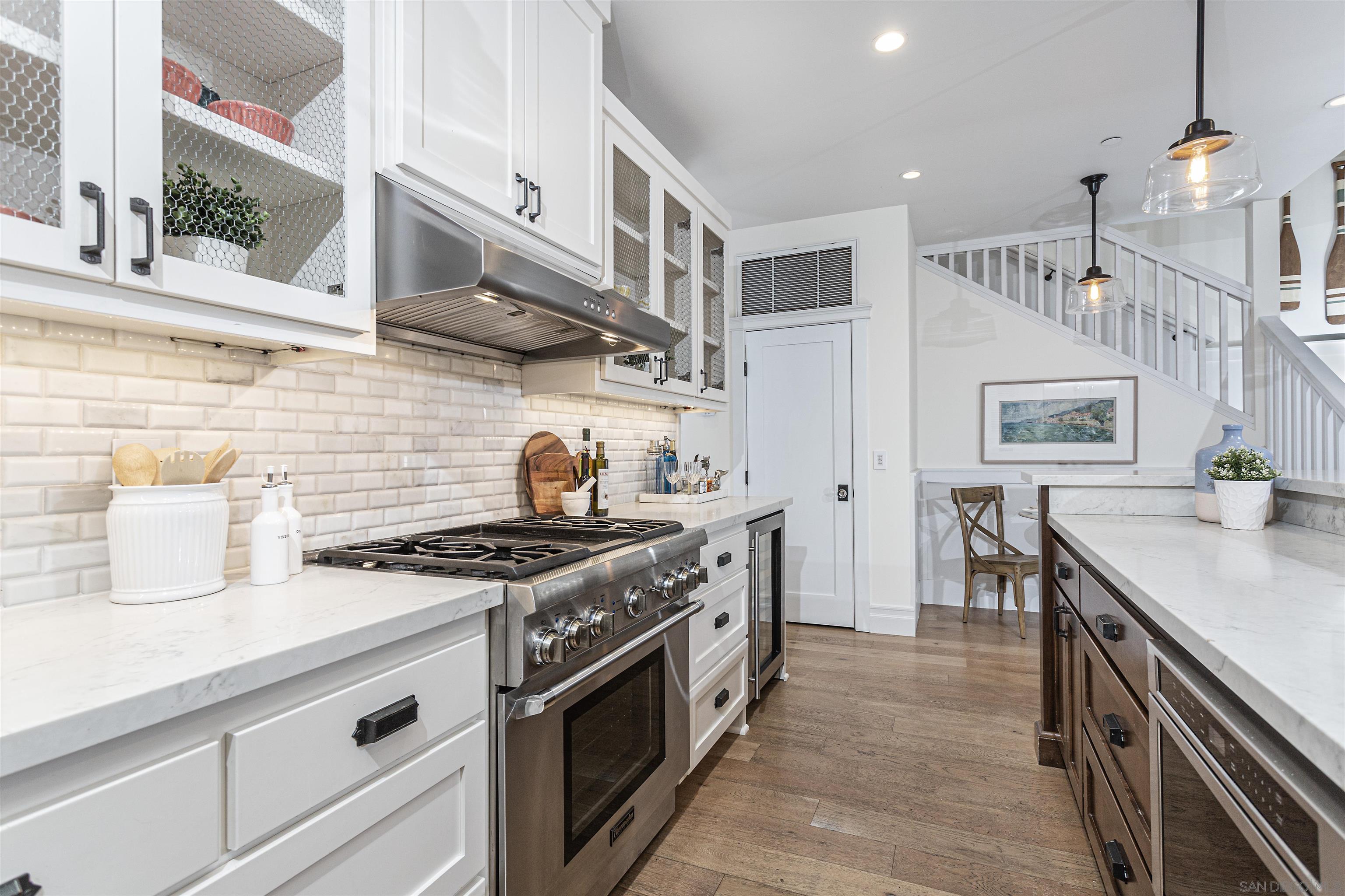 Detail Gallery Image 7 of 31 For 1004  10th St, Coronado,  CA 92118 - 4 Beds | 3 Baths