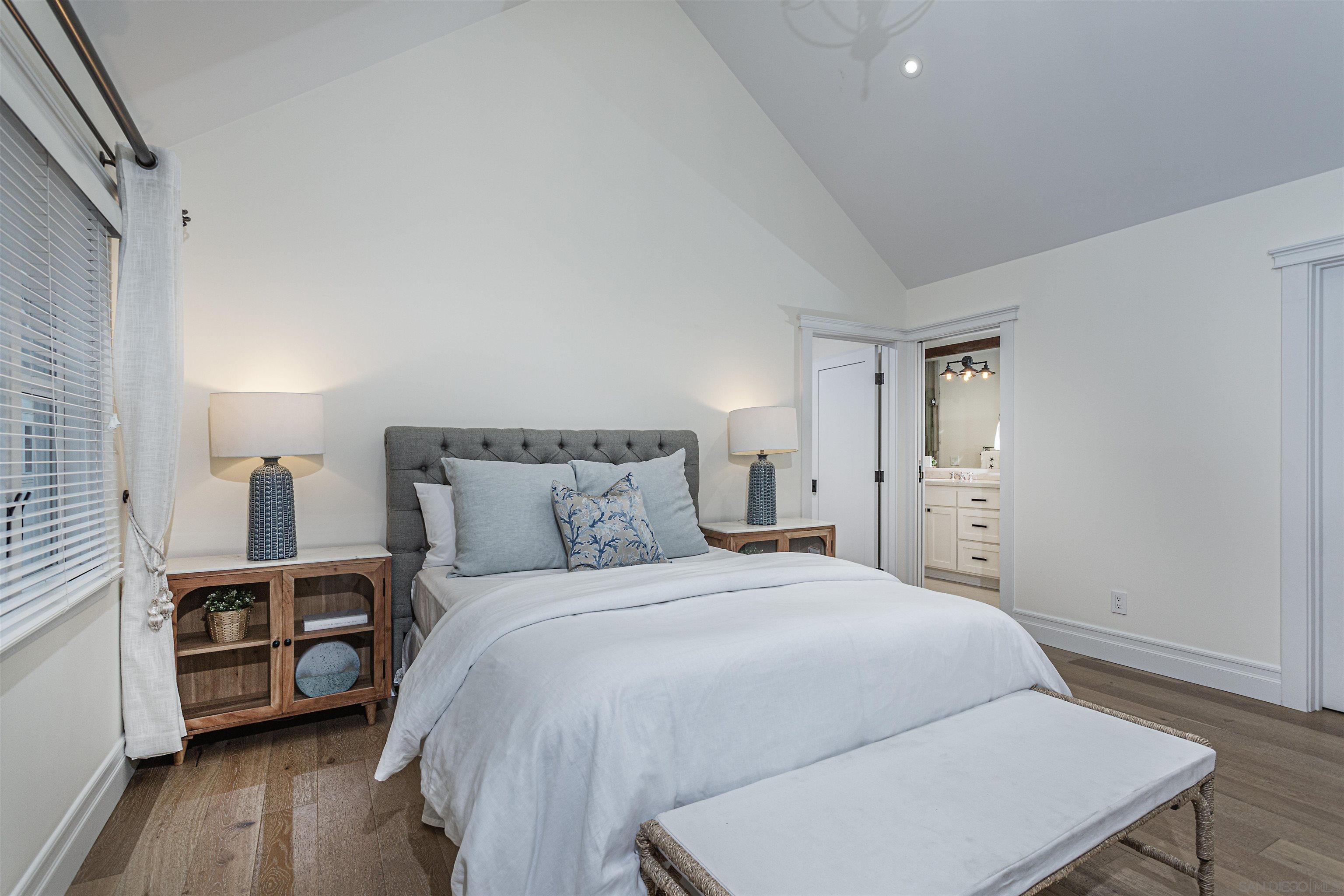 Detail Gallery Image 10 of 31 For 1004  10th St, Coronado,  CA 92118 - 4 Beds | 3 Baths