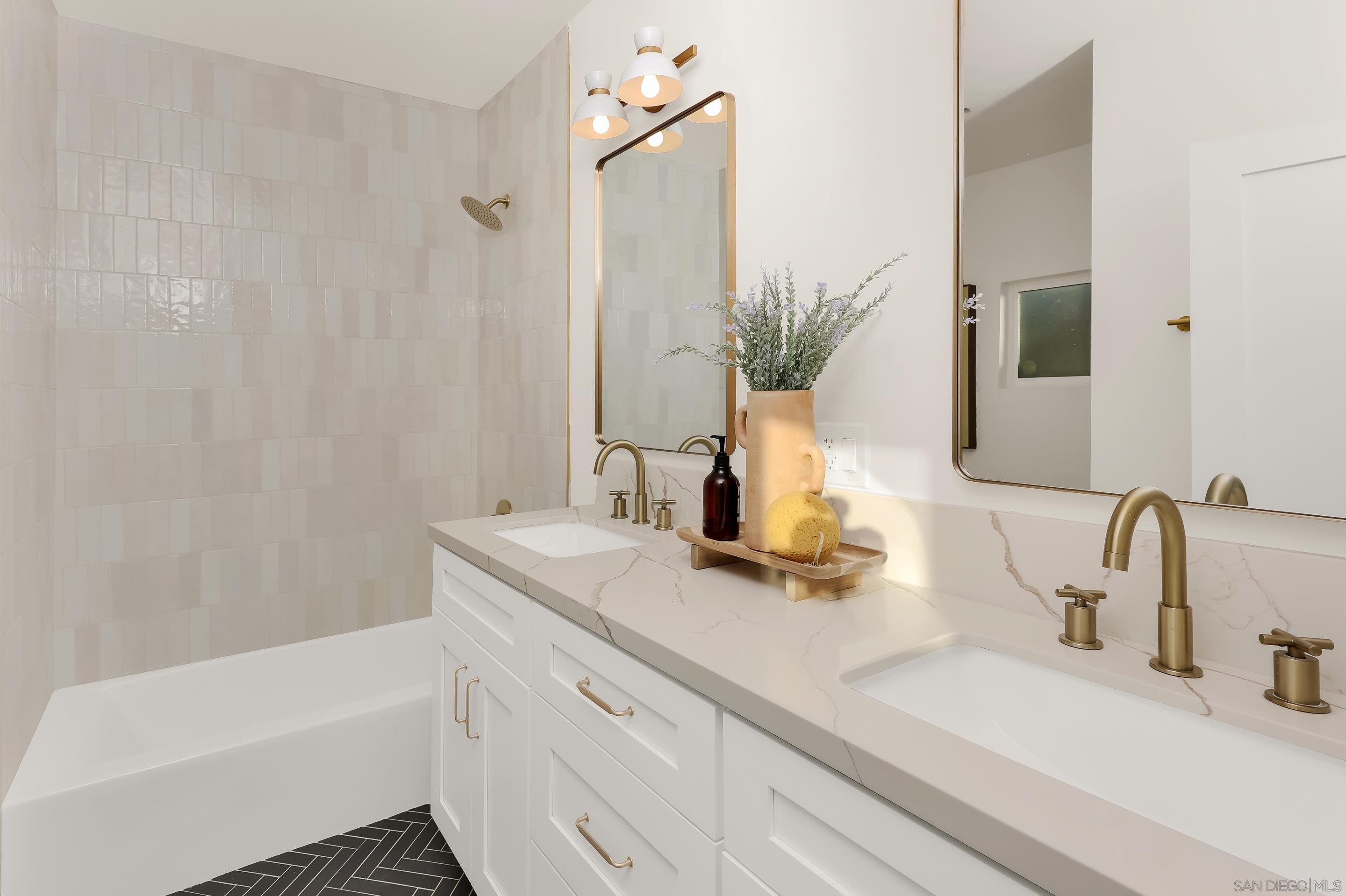 Detail Gallery Image 28 of 72 For 1900 W 41st St, Los Angeles,  CA 90062 - 4 Beds | 2 Baths