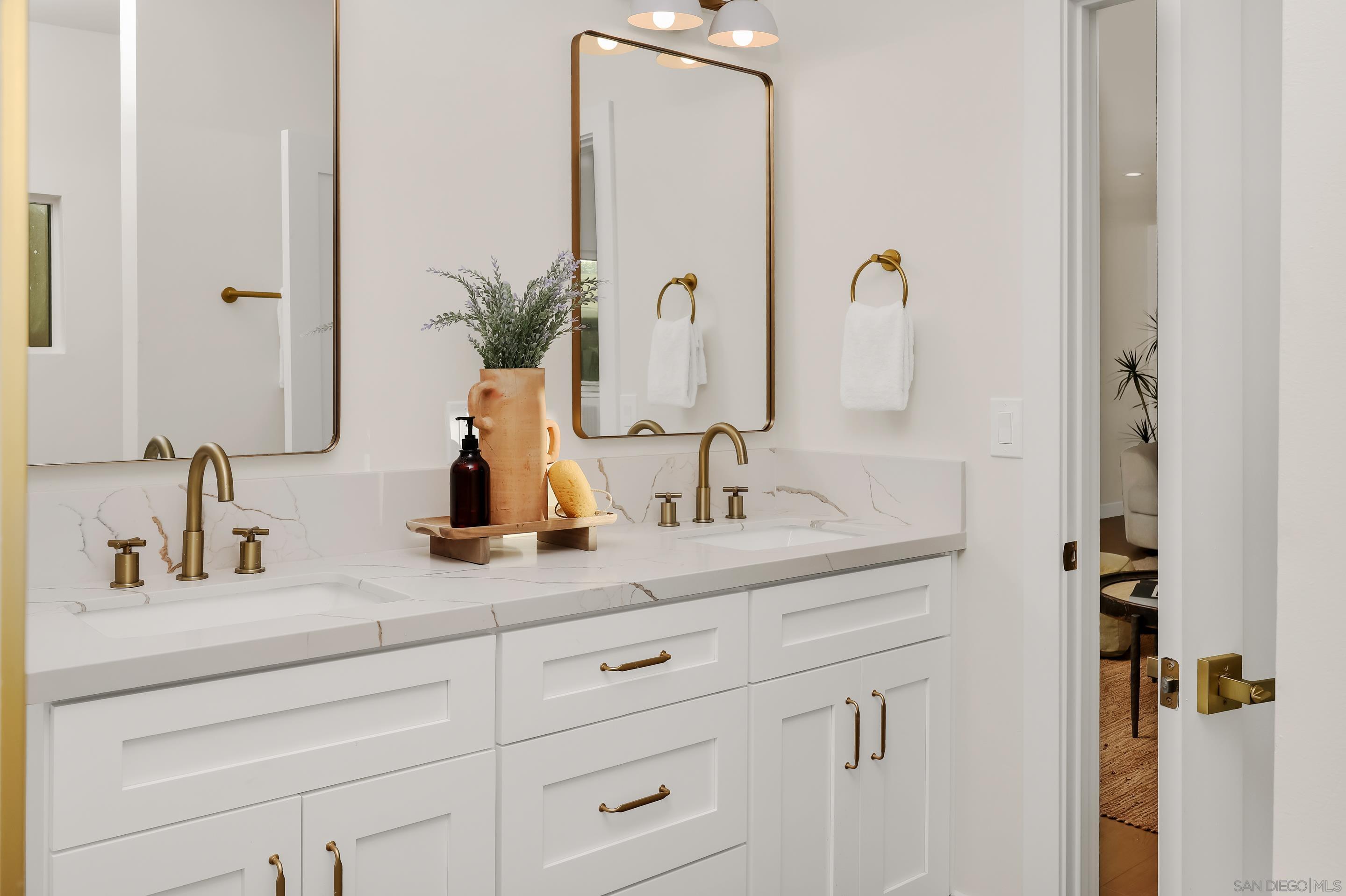 Detail Gallery Image 29 of 72 For 1900 W 41st St, Los Angeles,  CA 90062 - 4 Beds | 2 Baths