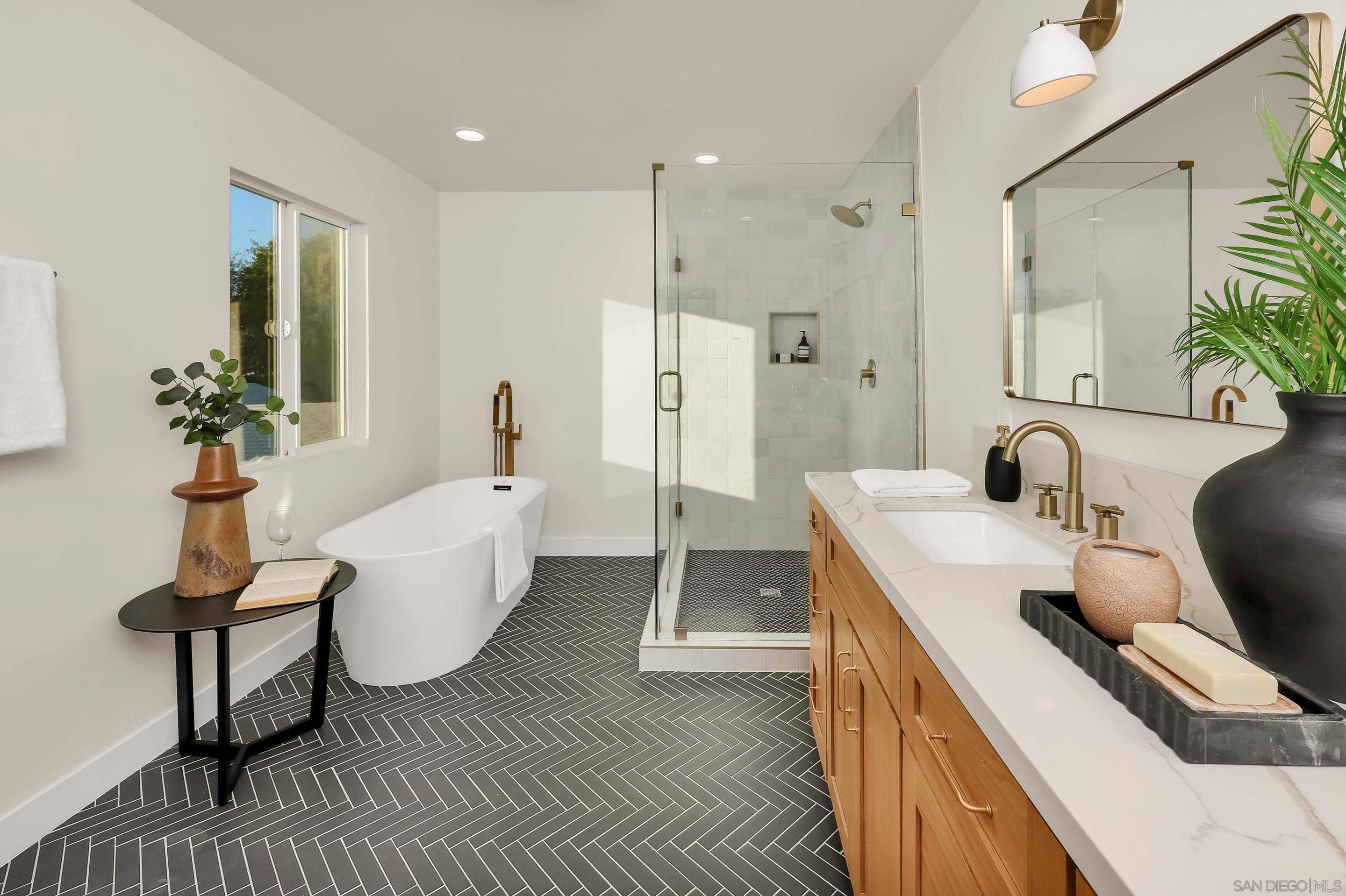 Detail Gallery Image 33 of 72 For 1900 W 41st St, Los Angeles,  CA 90062 - 4 Beds | 2 Baths