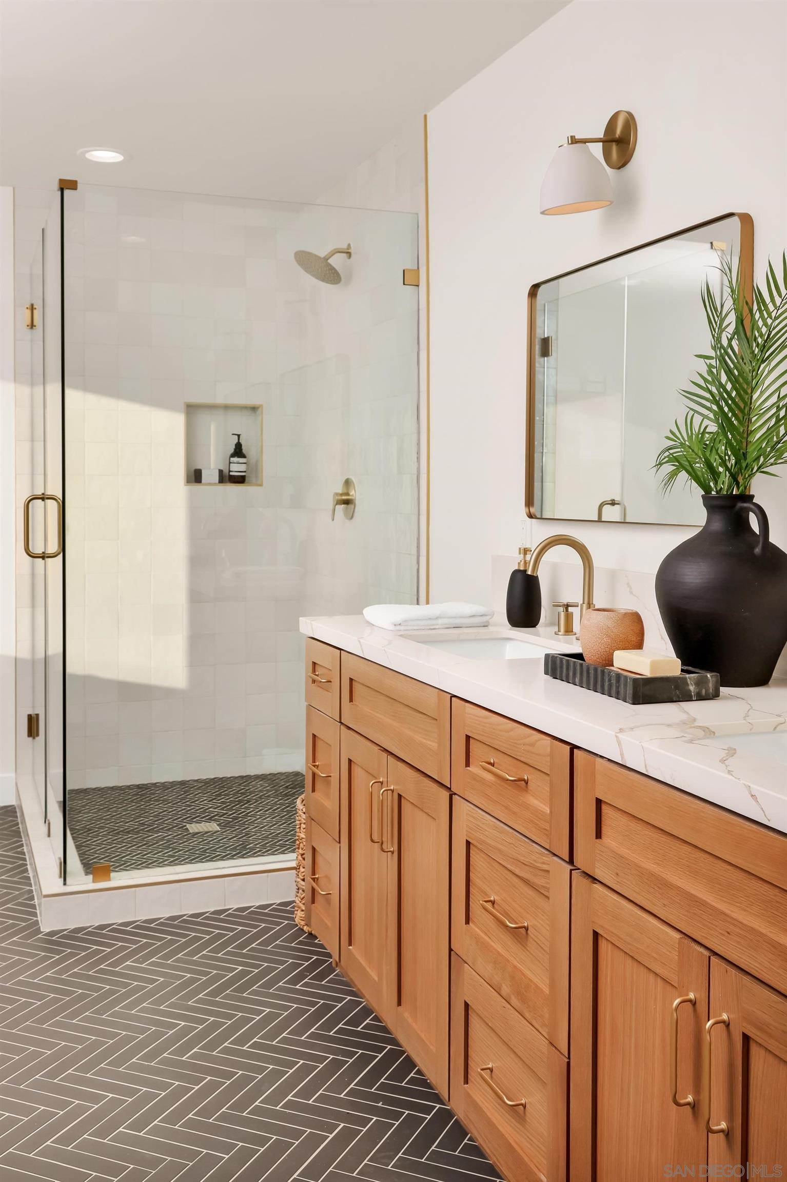 Detail Gallery Image 36 of 72 For 1900 W 41st St, Los Angeles,  CA 90062 - 4 Beds | 2 Baths