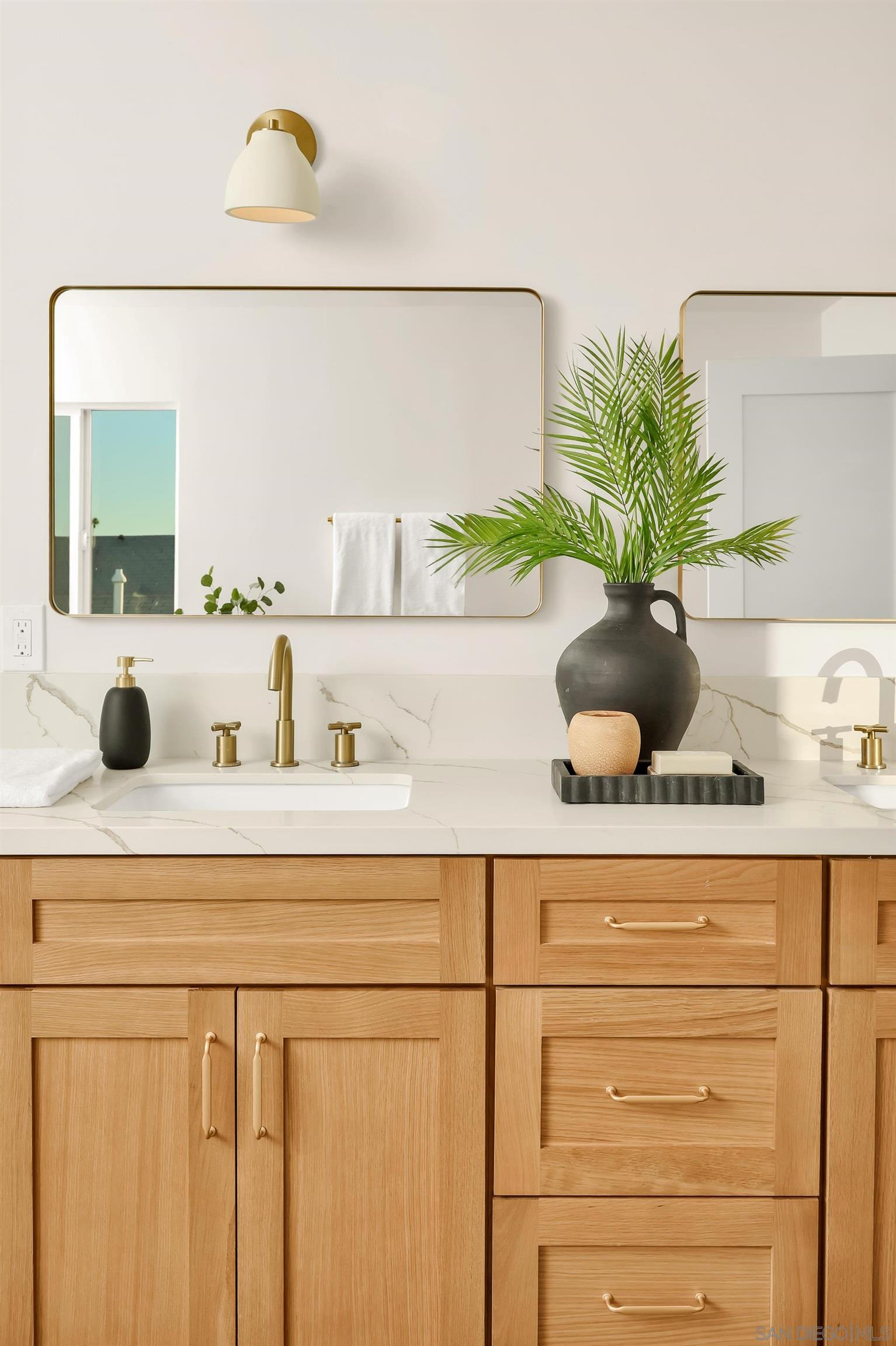 Detail Gallery Image 37 of 72 For 1900 W 41st St, Los Angeles,  CA 90062 - 4 Beds | 2 Baths