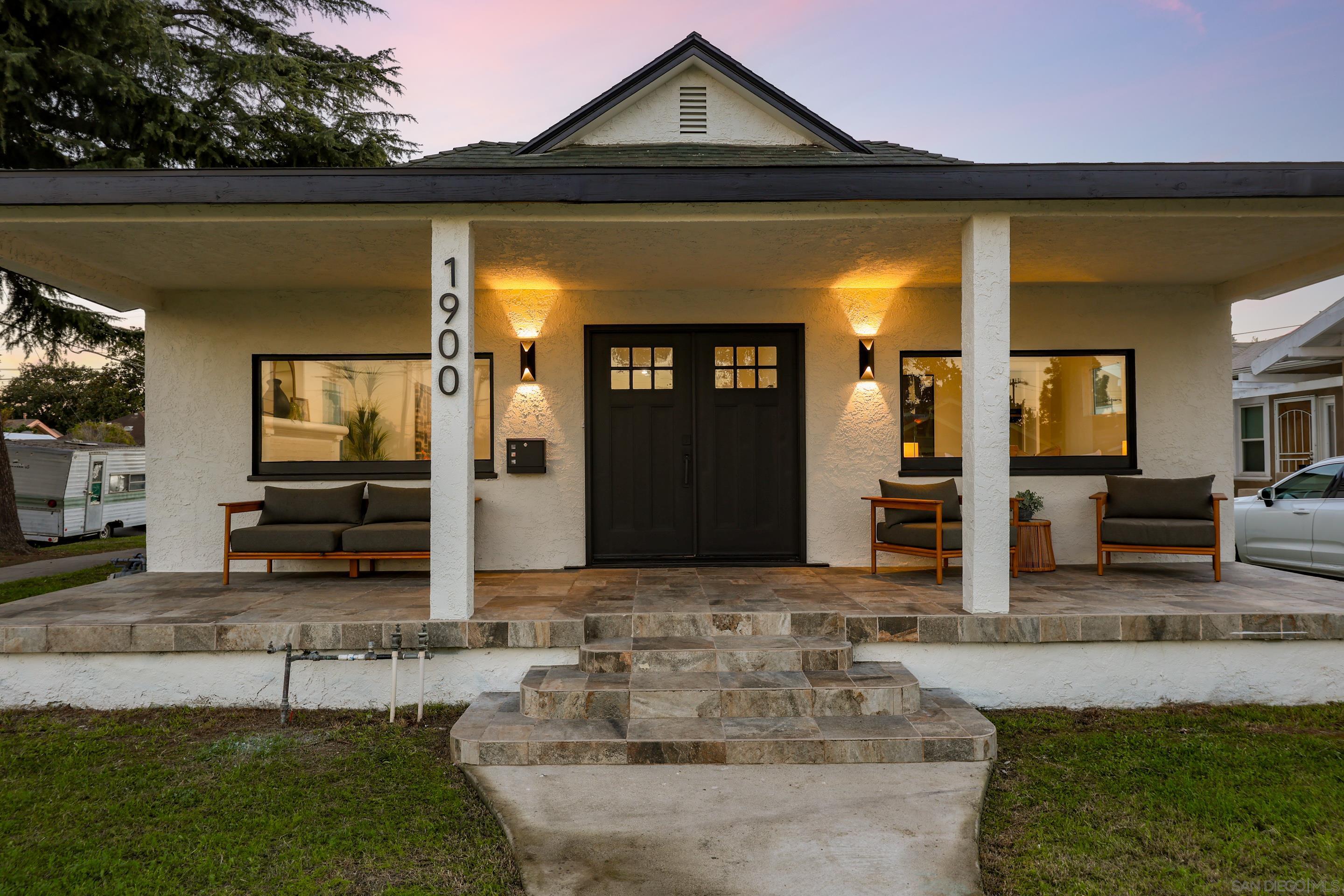 Detail Gallery Image 5 of 72 For 1900 W 41st St, Los Angeles,  CA 90062 - 4 Beds | 2 Baths