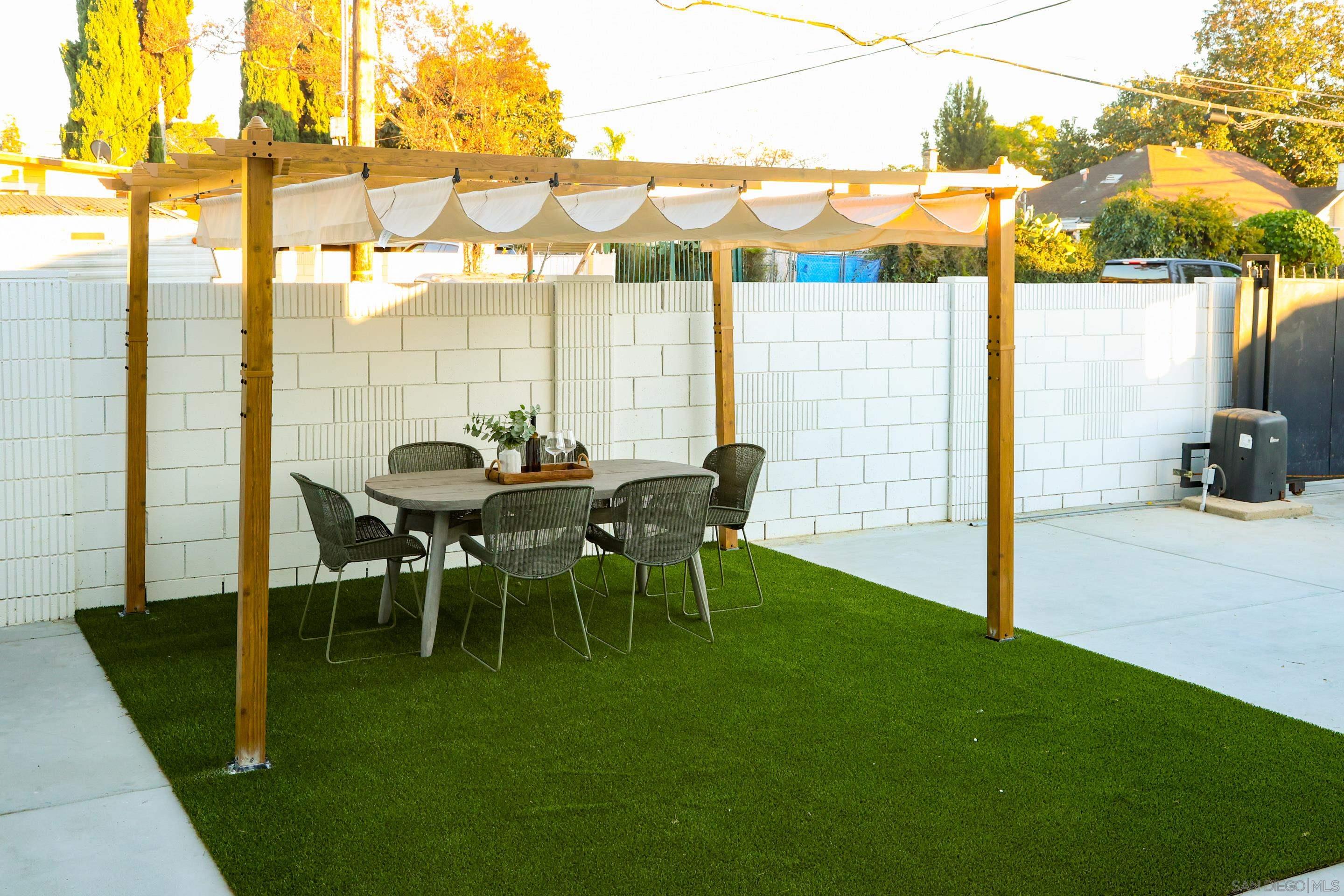 Detail Gallery Image 44 of 72 For 1900 W 41st St, Los Angeles,  CA 90062 - 4 Beds | 2 Baths