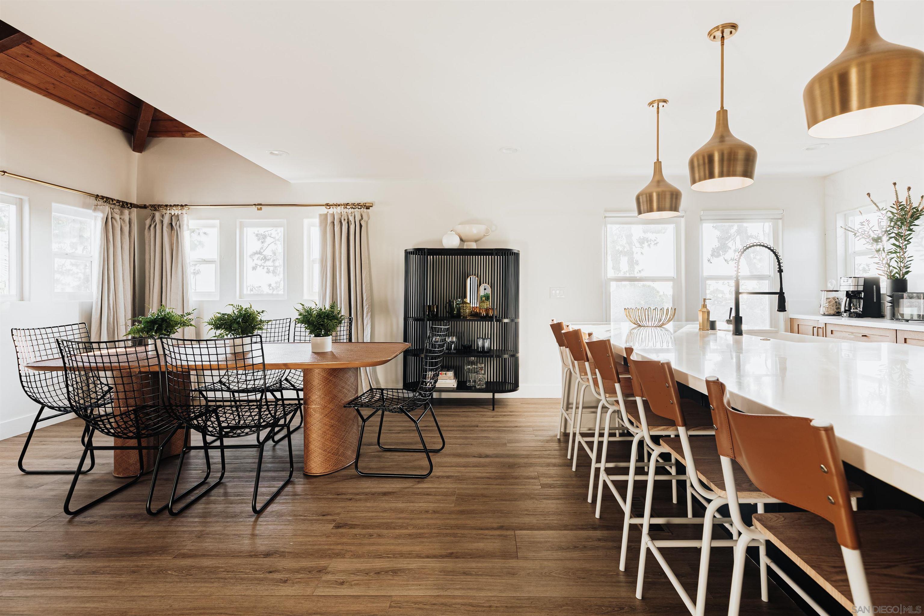 Detail Gallery Image 5 of 56 For 324 S Nevada St, Oceanside,  CA 92054 - 5 Beds | 3 Baths