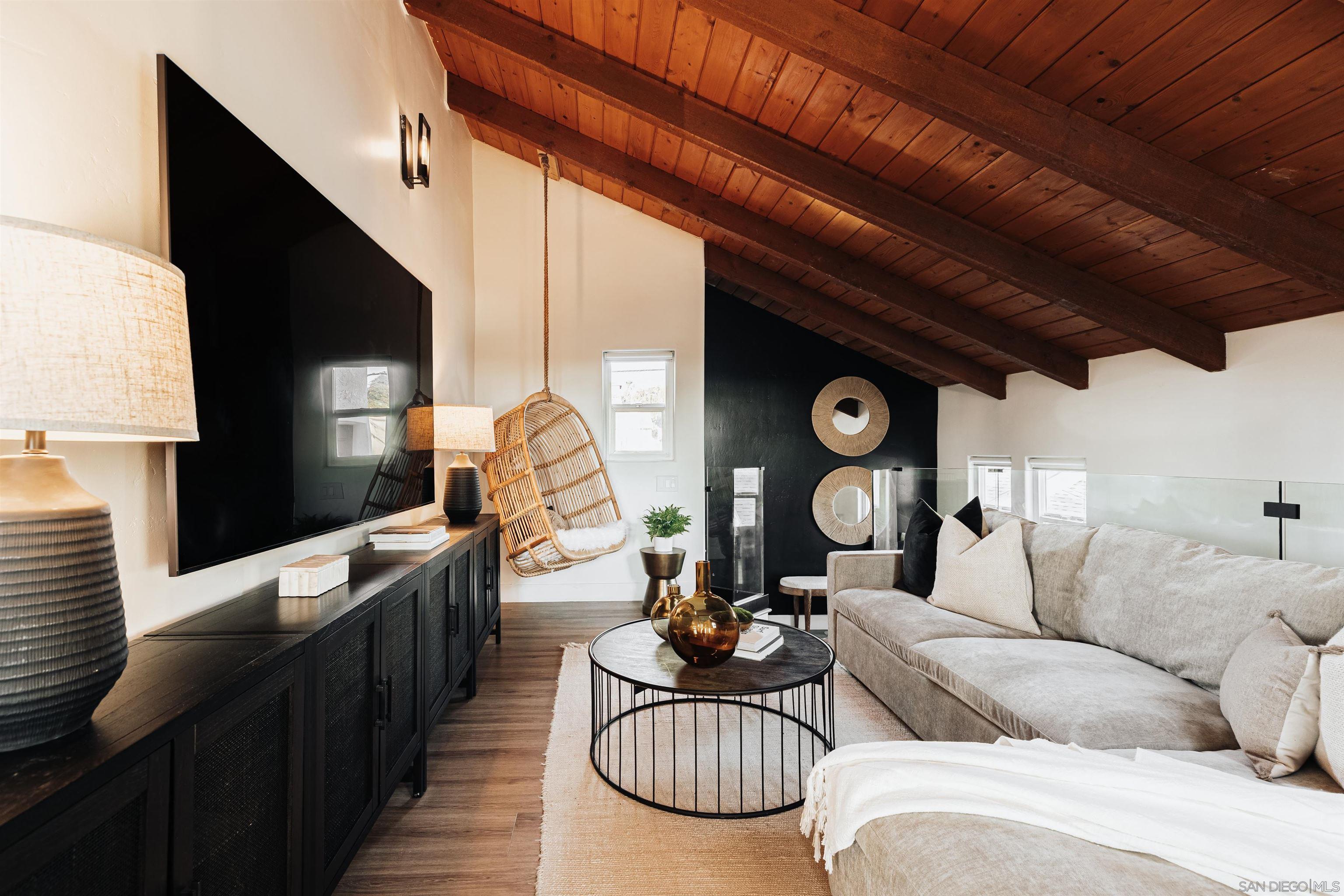 Detail Gallery Image 9 of 56 For 324 S Nevada St, Oceanside,  CA 92054 - 5 Beds | 3 Baths