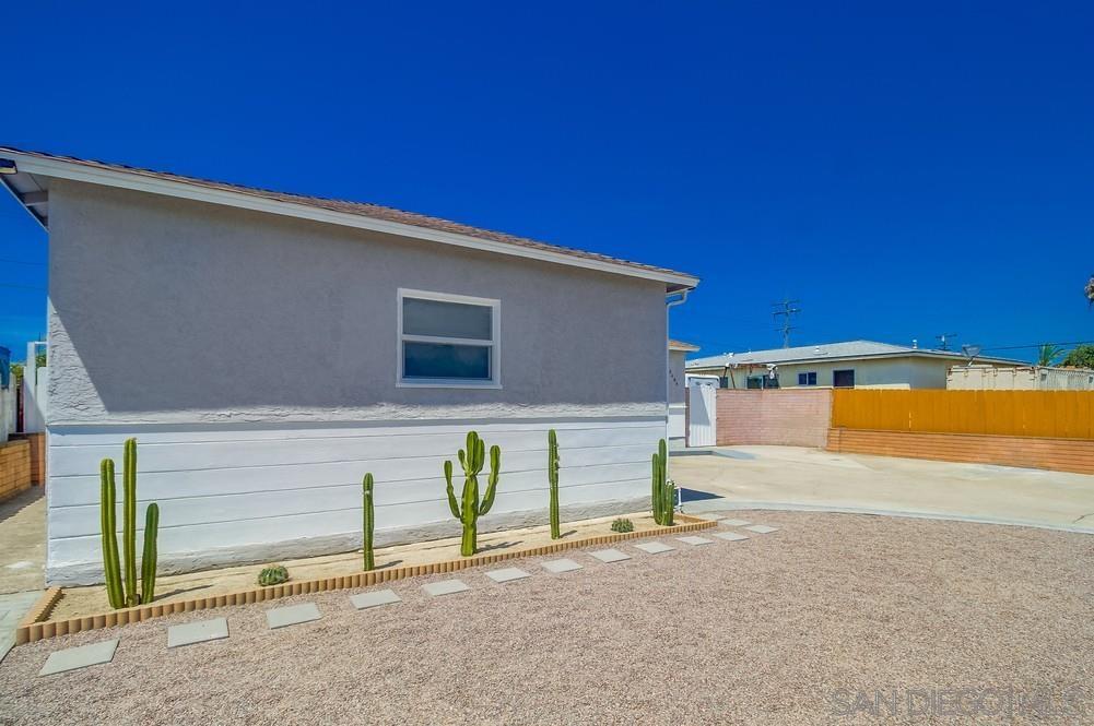 Detail Gallery Image 7 of 62 For 3484  Armstrong St, San Diego,  CA 92111 - 4 Beds | 3 Baths