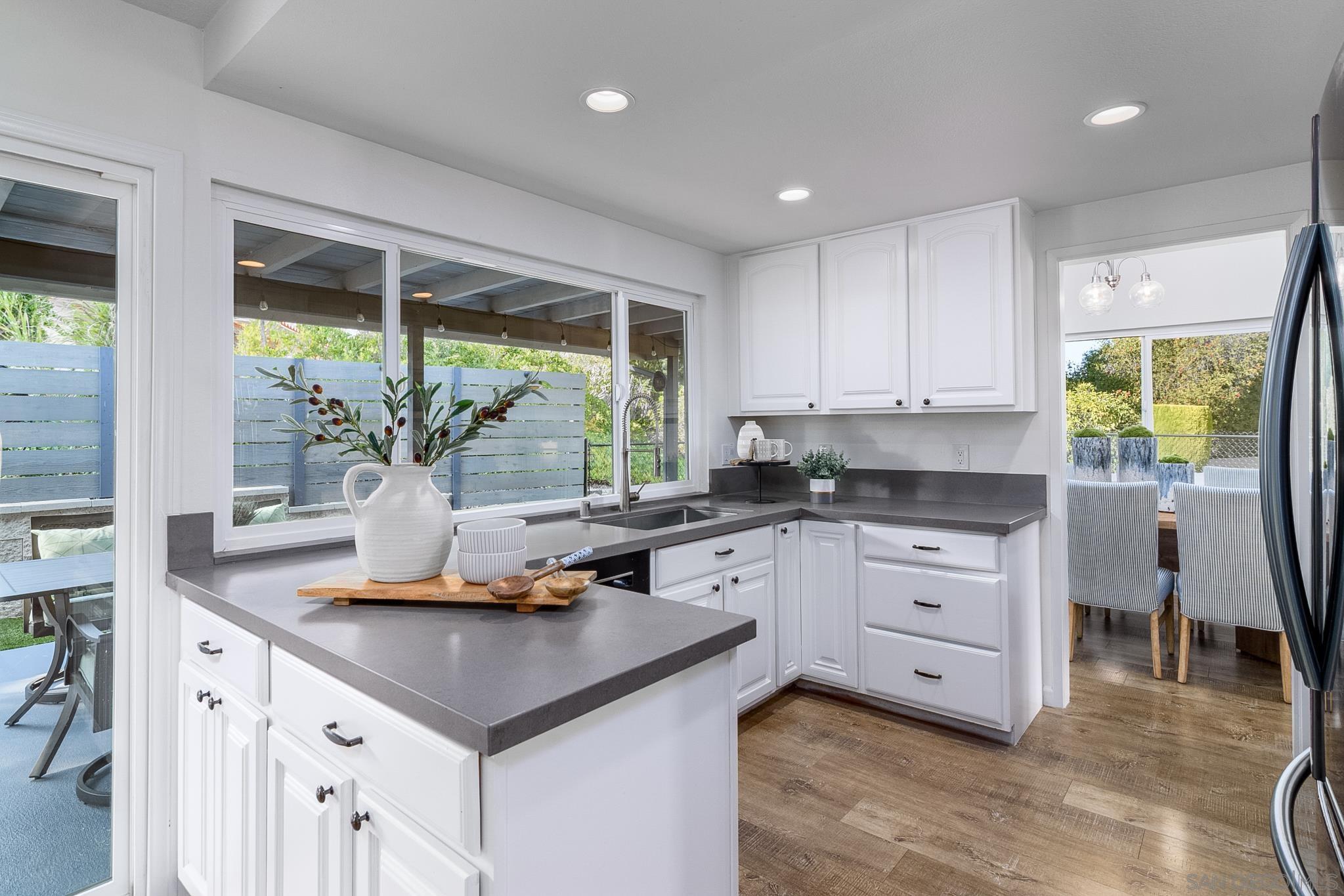 Detail Gallery Image 13 of 42 For 16556  Gabarda Rd, San Diego,  CA 92128 - 2 Beds | 2 Baths