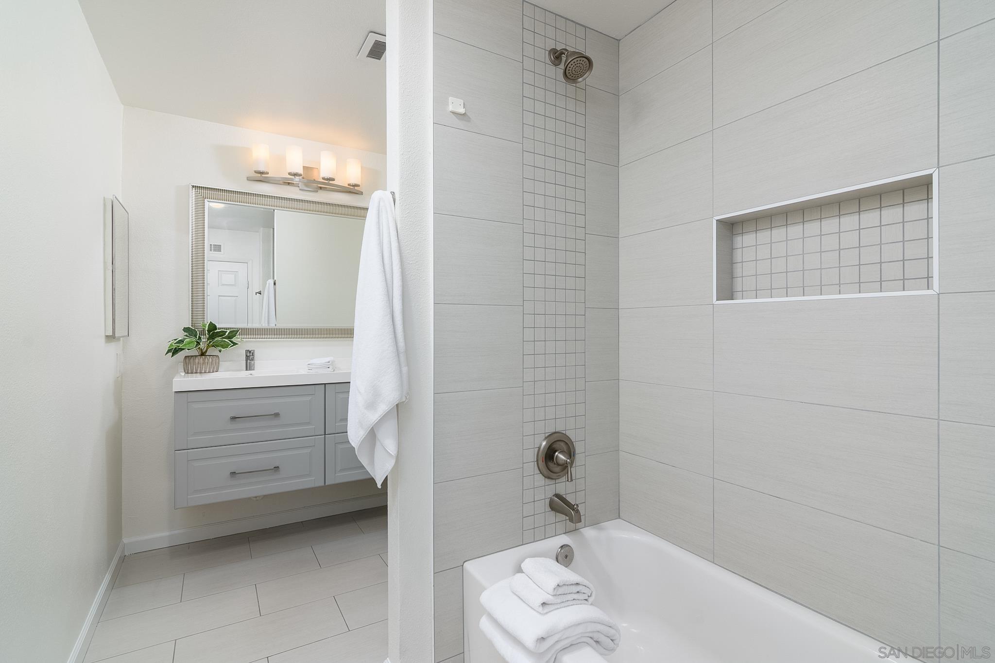 Detail Gallery Image 26 of 42 For 16556  Gabarda Rd, San Diego,  CA 92128 - 2 Beds | 2 Baths