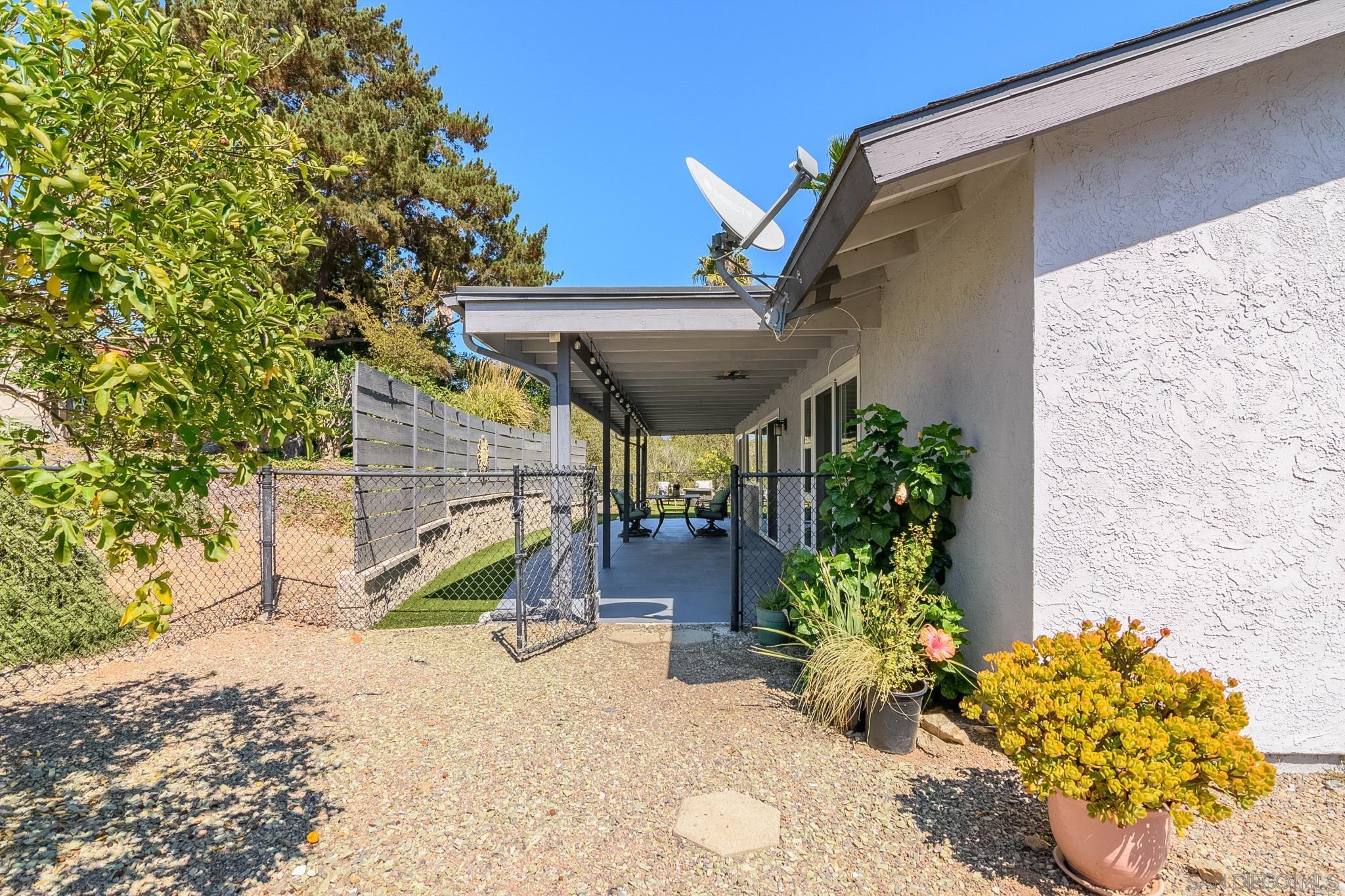 Detail Gallery Image 35 of 42 For 16556  Gabarda Rd, San Diego,  CA 92128 - 2 Beds | 2 Baths