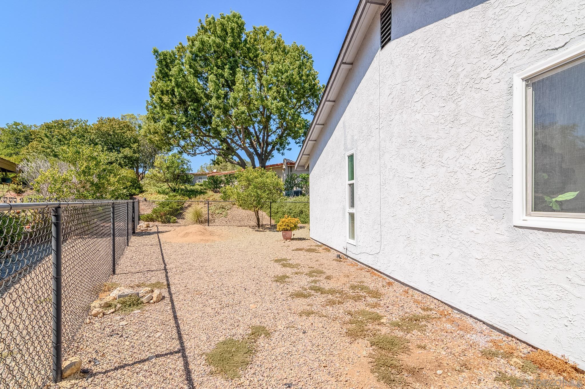 Detail Gallery Image 37 of 42 For 16556  Gabarda Rd, San Diego,  CA 92128 - 2 Beds | 2 Baths