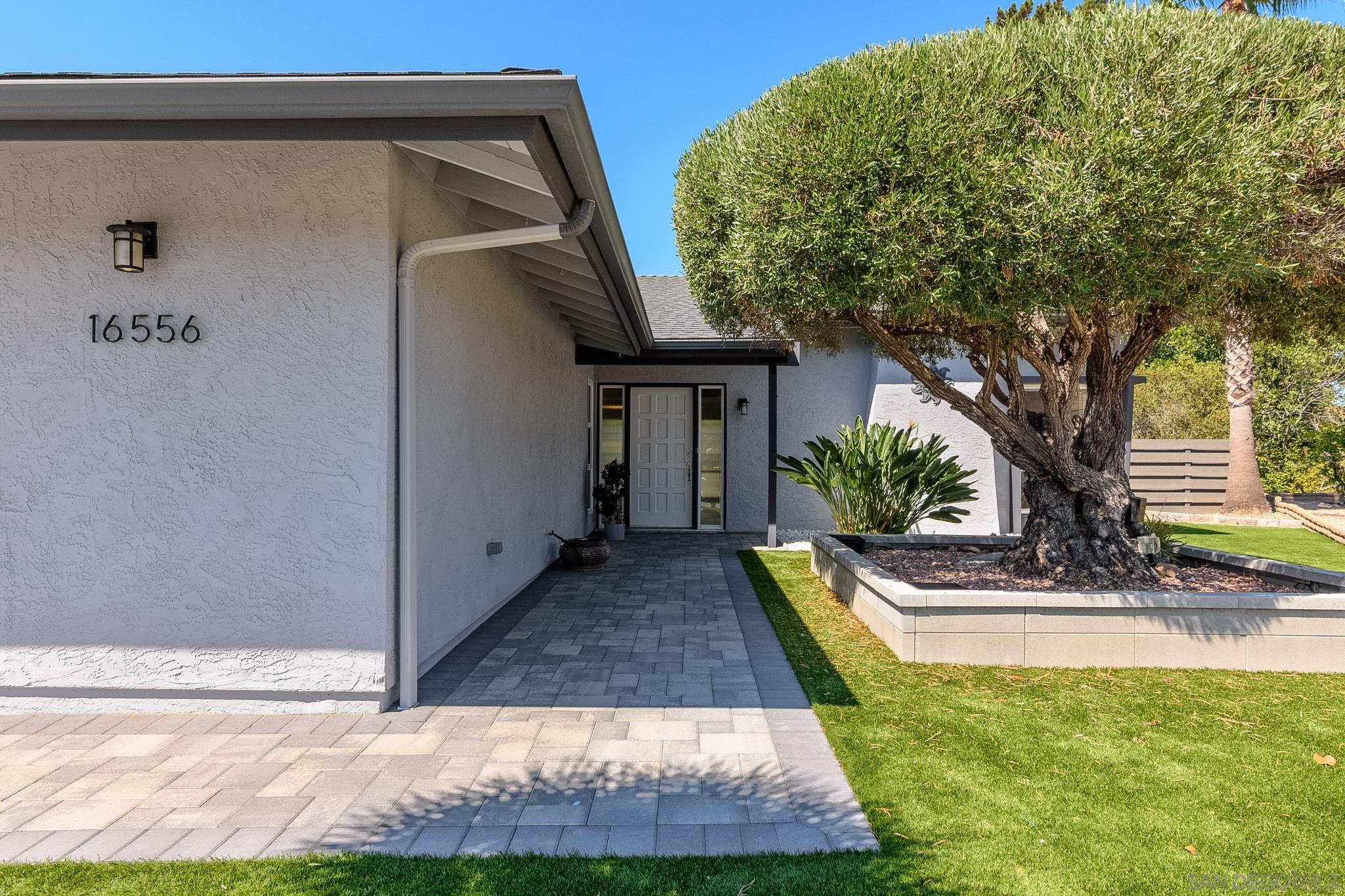 Detail Gallery Image 5 of 42 For 16556  Gabarda Rd, San Diego,  CA 92128 - 2 Beds | 2 Baths