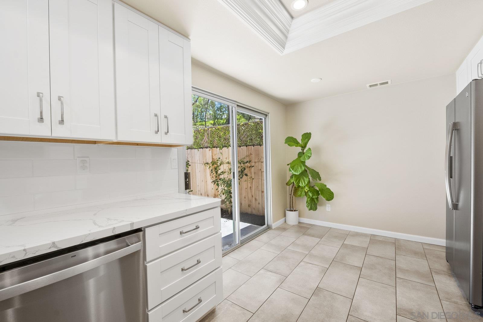 Detail Gallery Image 12 of 34 For 11781  Caminito De Las Missiones, San Diego,  CA 92128 - 3 Beds | 2/1 Baths