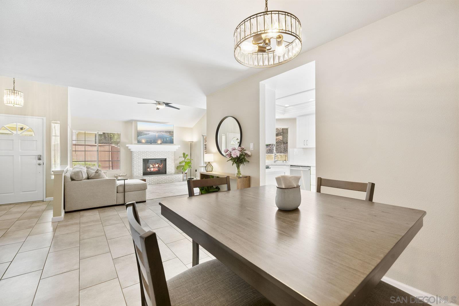 Detail Gallery Image 13 of 34 For 11781  Caminito De Las Missiones, San Diego,  CA 92128 - 3 Beds | 2/1 Baths