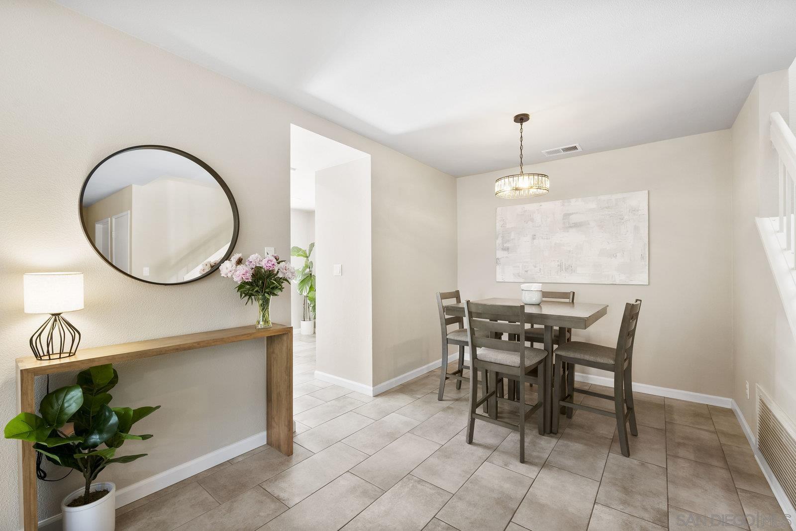 Detail Gallery Image 14 of 34 For 11781  Caminito De Las Missiones, San Diego,  CA 92128 - 3 Beds | 2/1 Baths