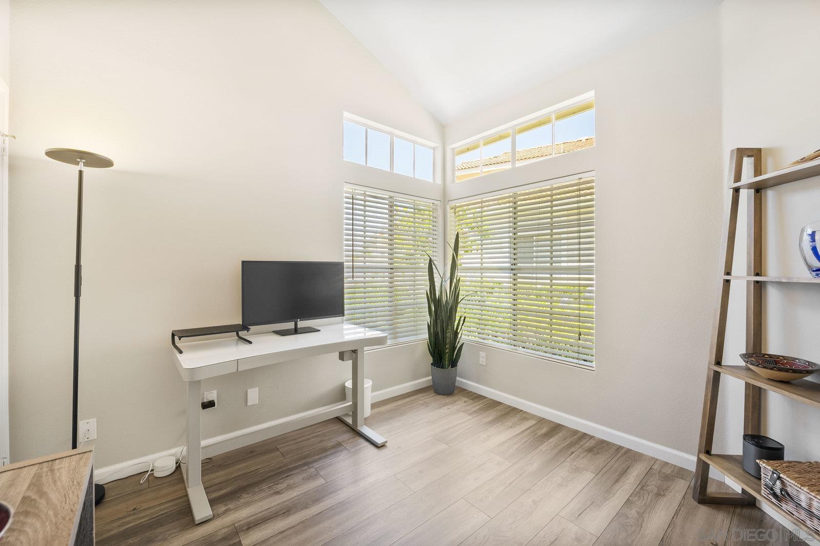 Detail Gallery Image 17 of 34 For 11781  Caminito De Las Missiones, San Diego,  CA 92128 - 3 Beds | 2/1 Baths